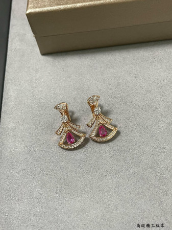 b*l*ai red Di*m*nd fan-shaped skirt earrings