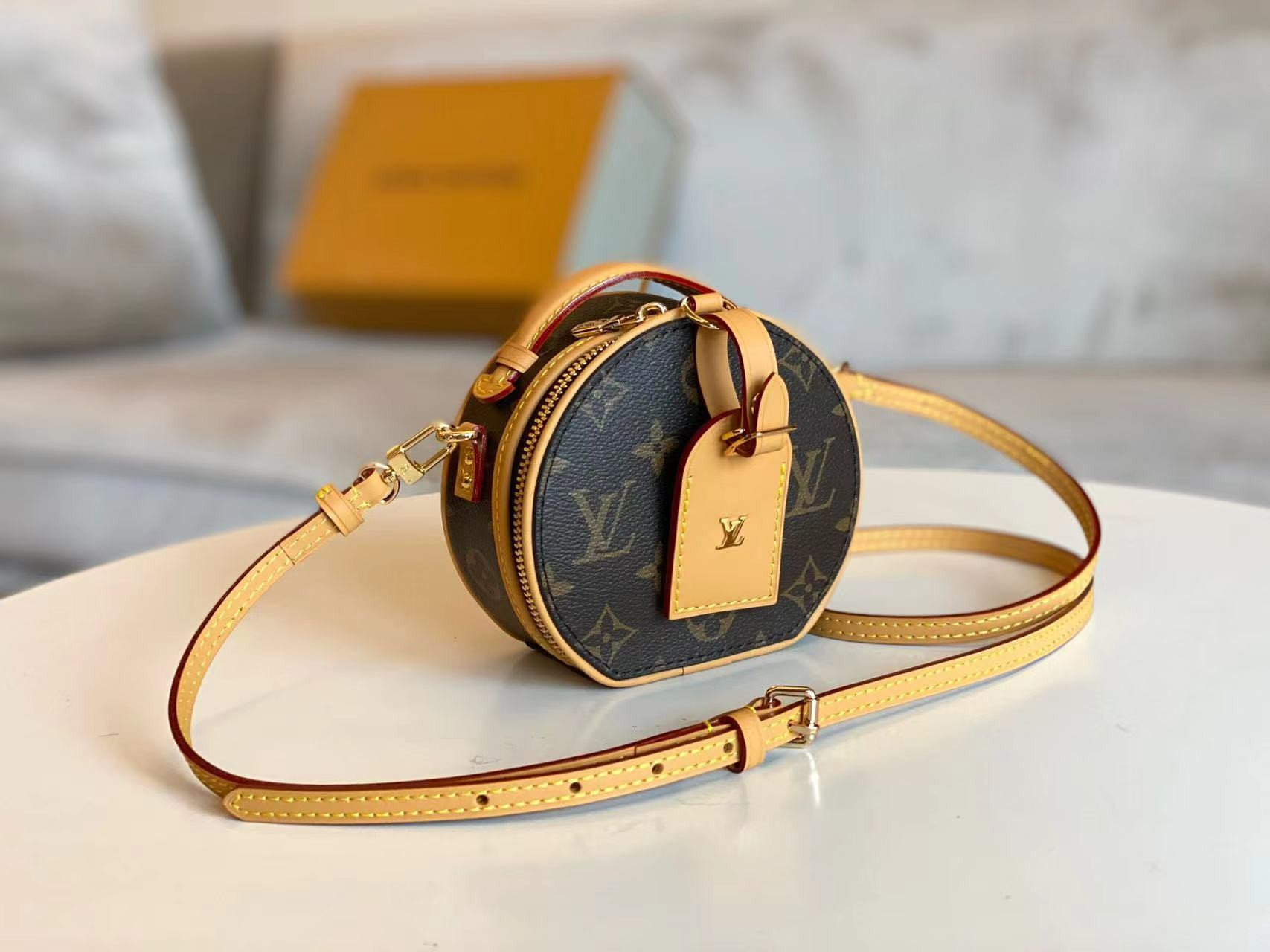 LV Mini Boite Chapeau M44699