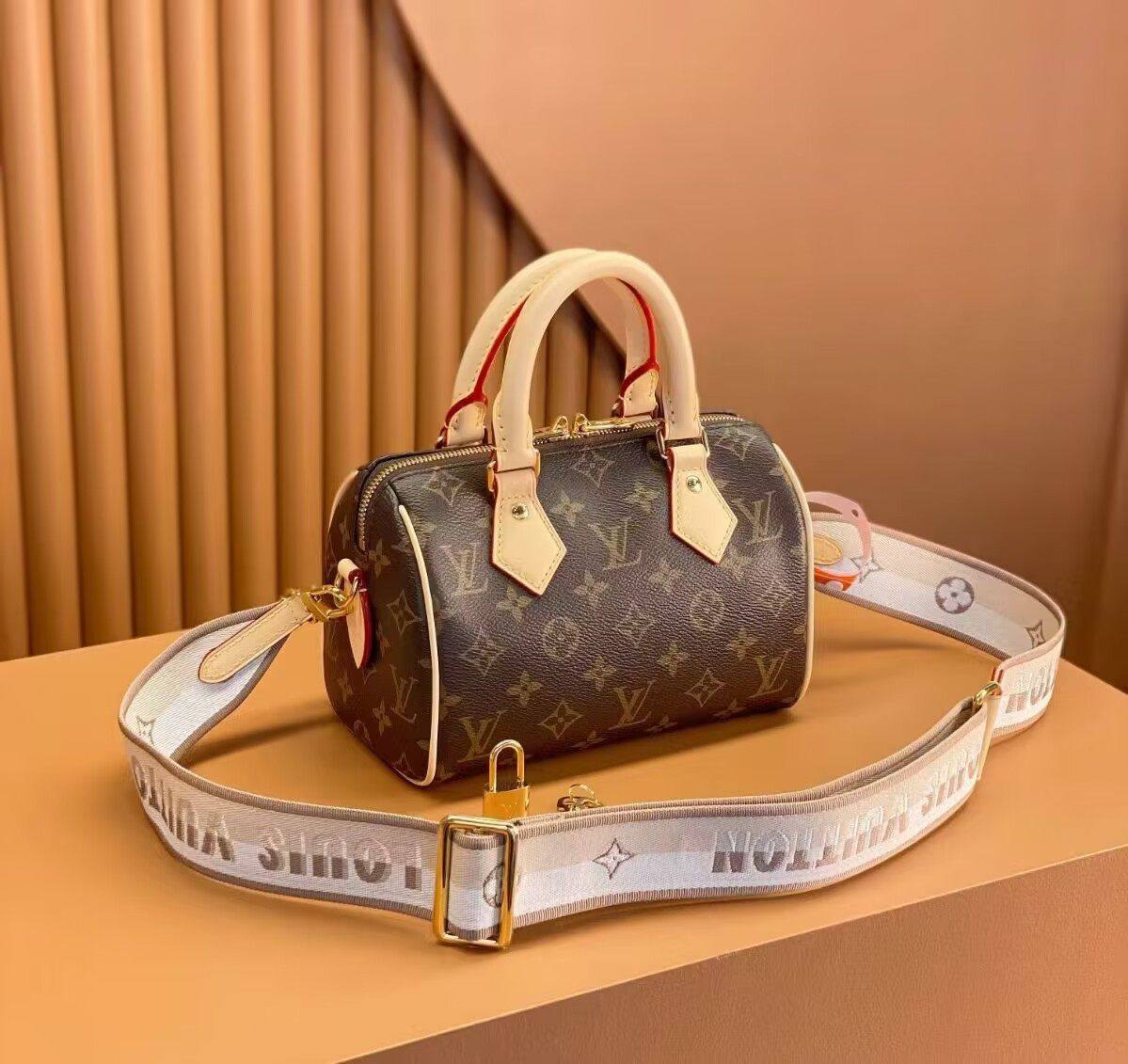 LV Speedy Bandoulière 20 M46222 13.5 x 12 x 20.5 cm