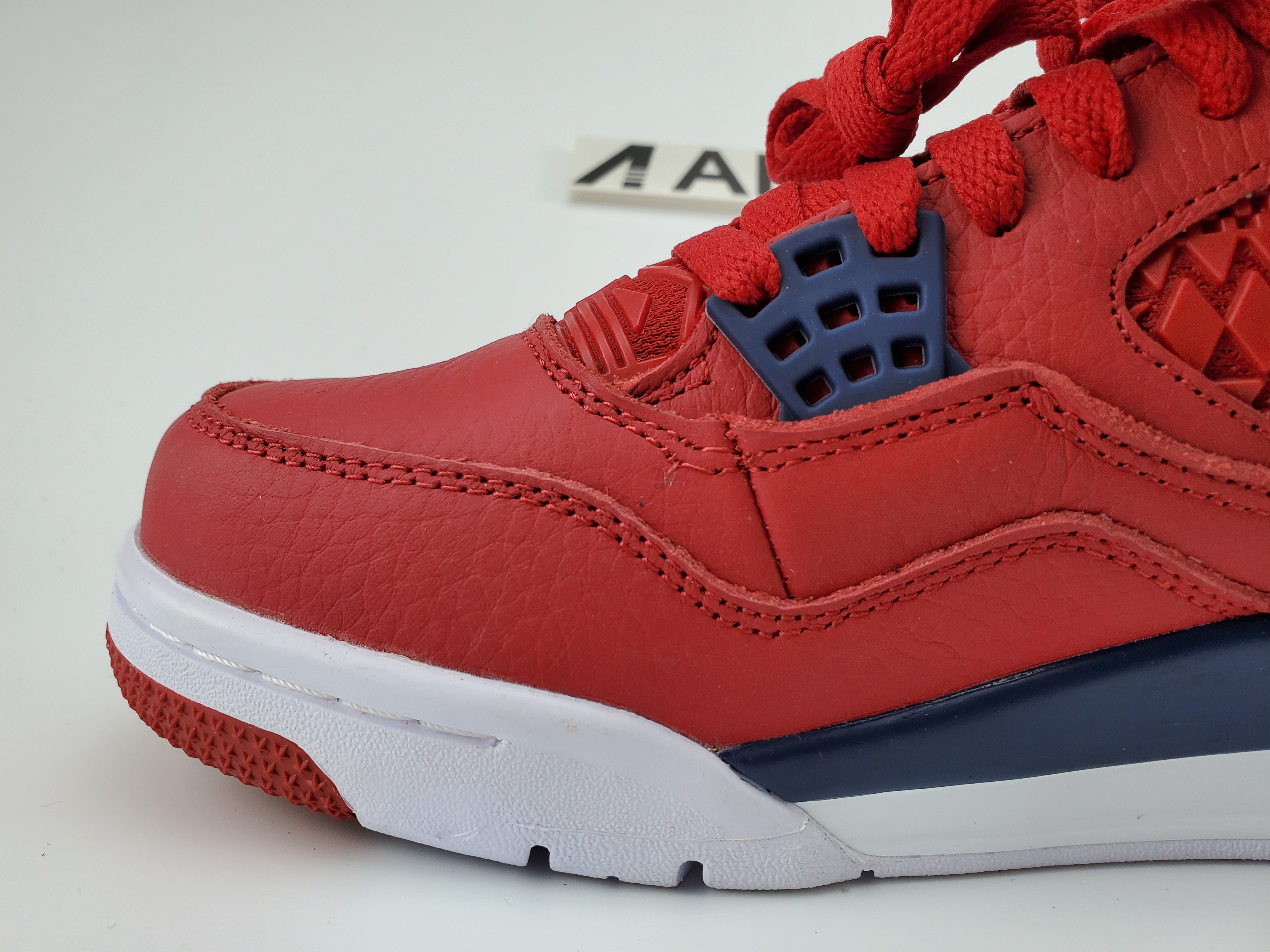 Jordan 4 Retro Fiba (2019)