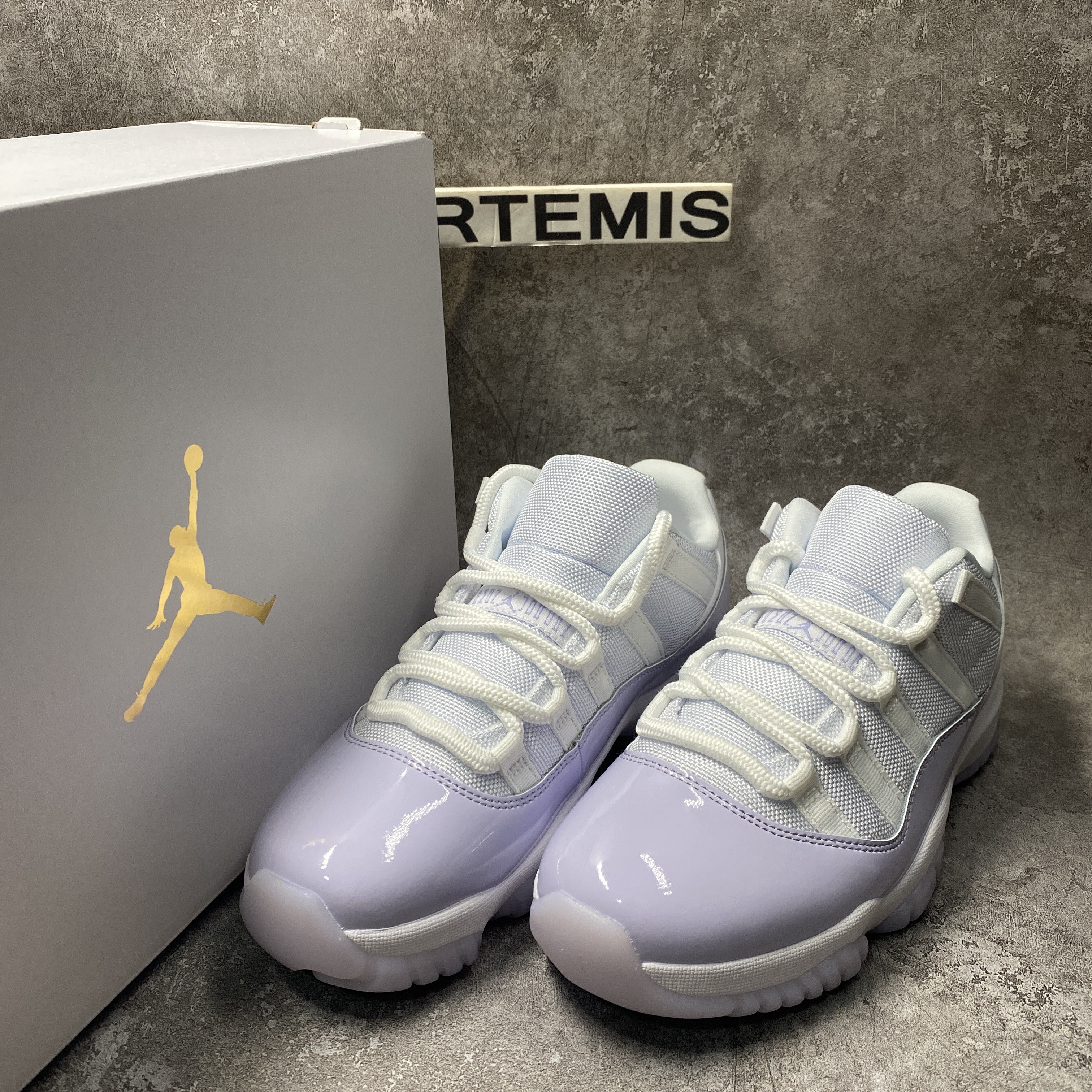 Air Jordan 11 Low Pure Violet