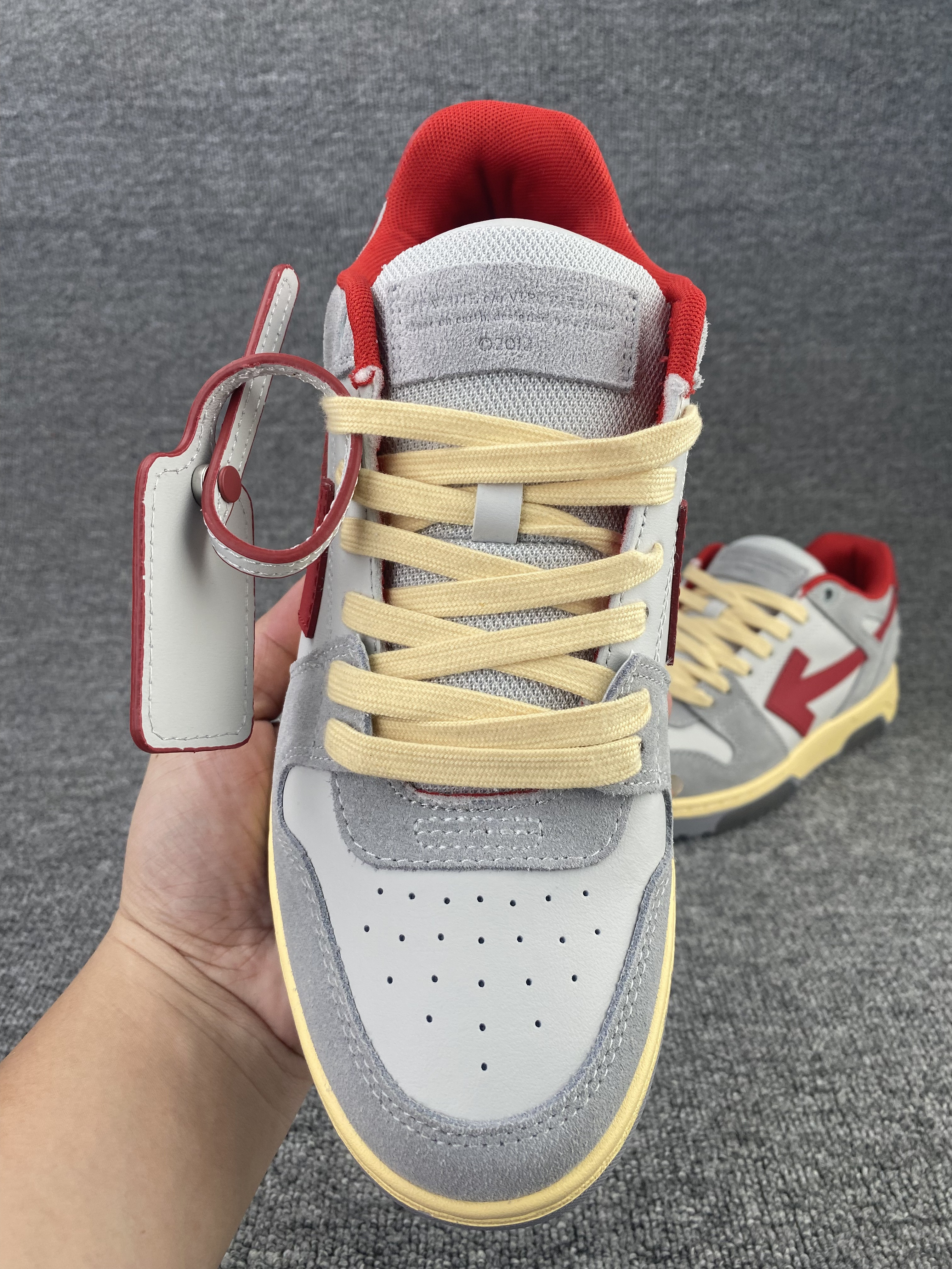 UA OFF-WHITE OUT OF OFFICE LOW