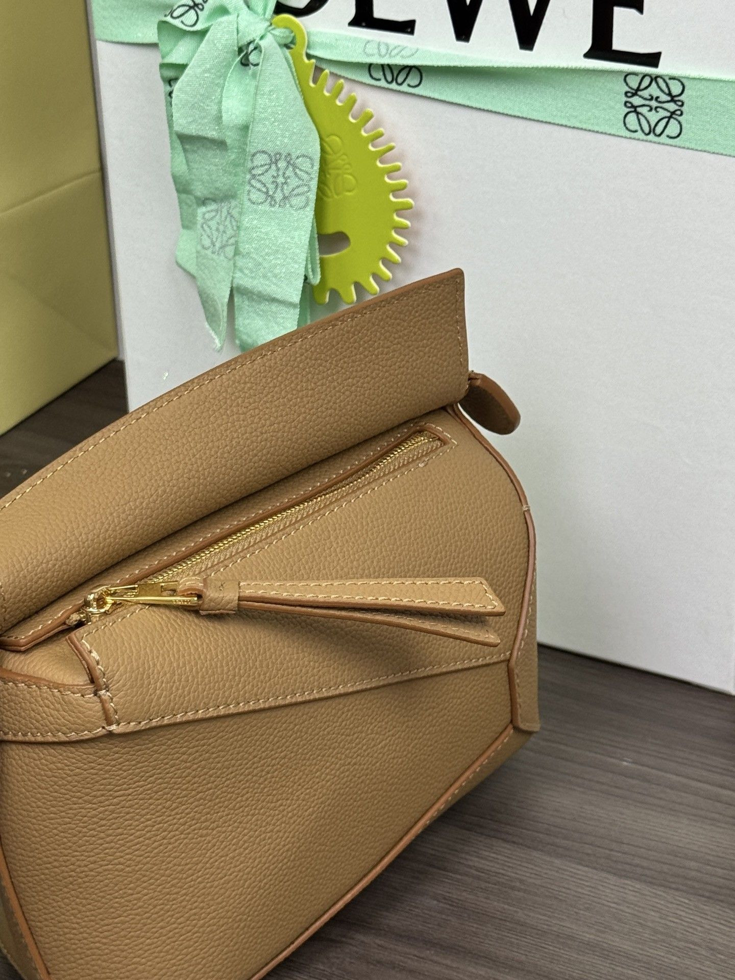 L0ew* mini puzzle edge bag in soft grained calfskin 18x12.5x8cm