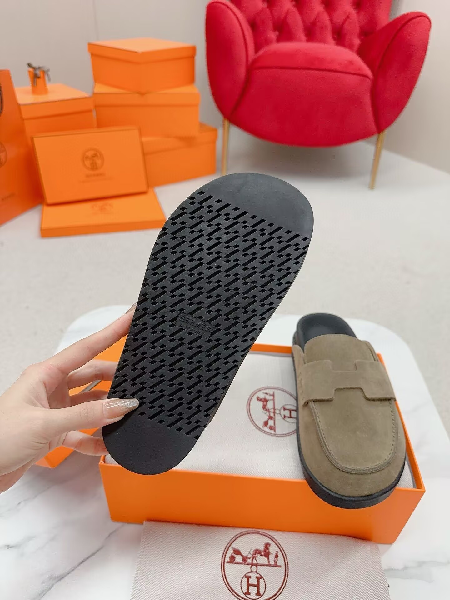 UA Hermès slippers