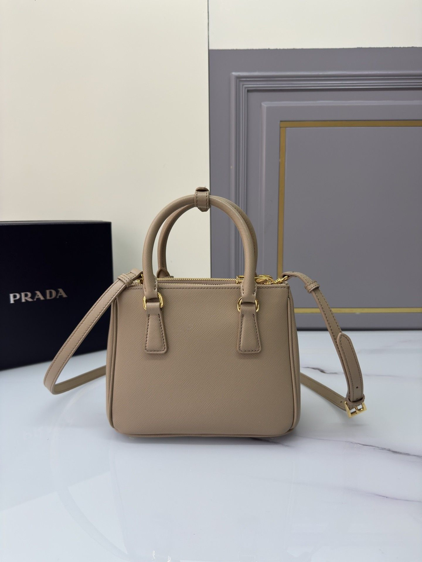 Pra*a galleria mini saffiano leather bag 20x15x9.5cm