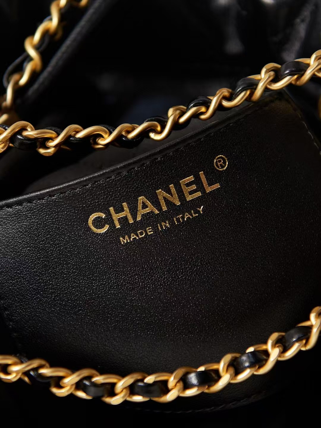 Ch*el 22 mini handbag shiny calfskin black 20 × 19 × 6 cm