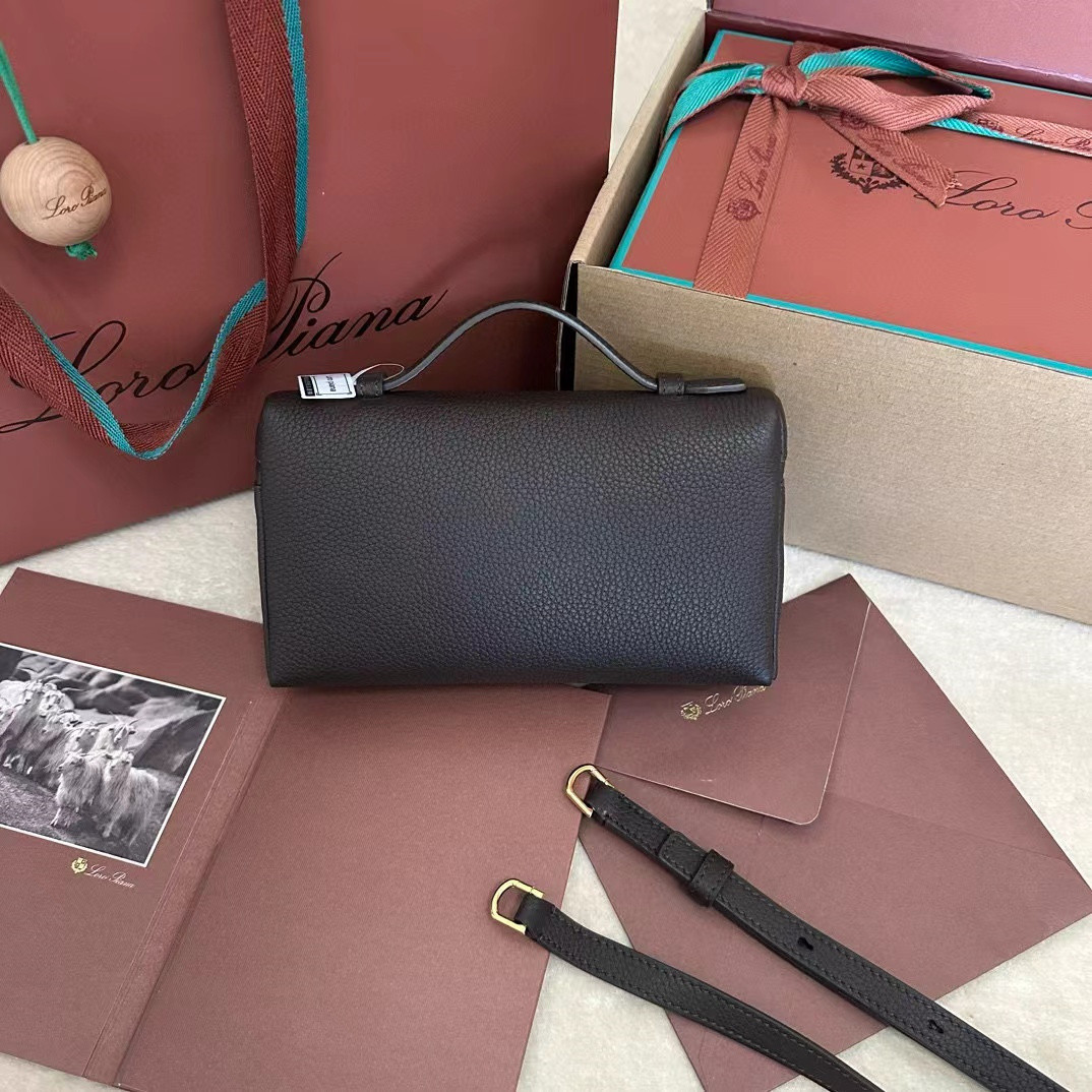 L**o p*ana extra pocket l19 grained calfskin 11 x 19 x 6.5 cm