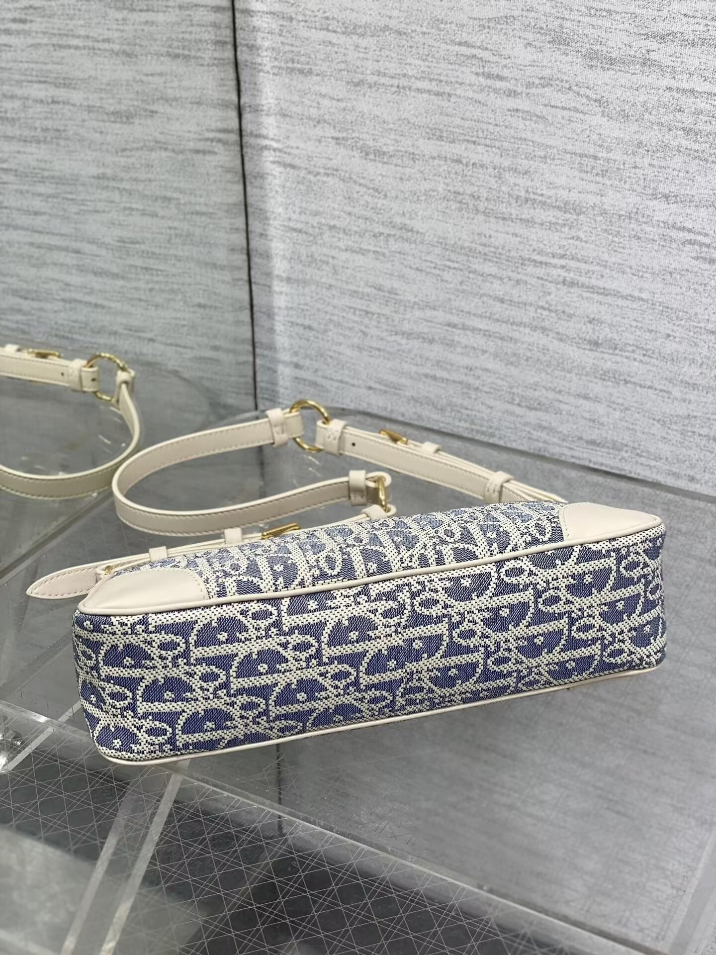 D*or 30 montaigne wanderlust mini bag blue D*or oblique chambray with smooth calfskin 26x12x7cm