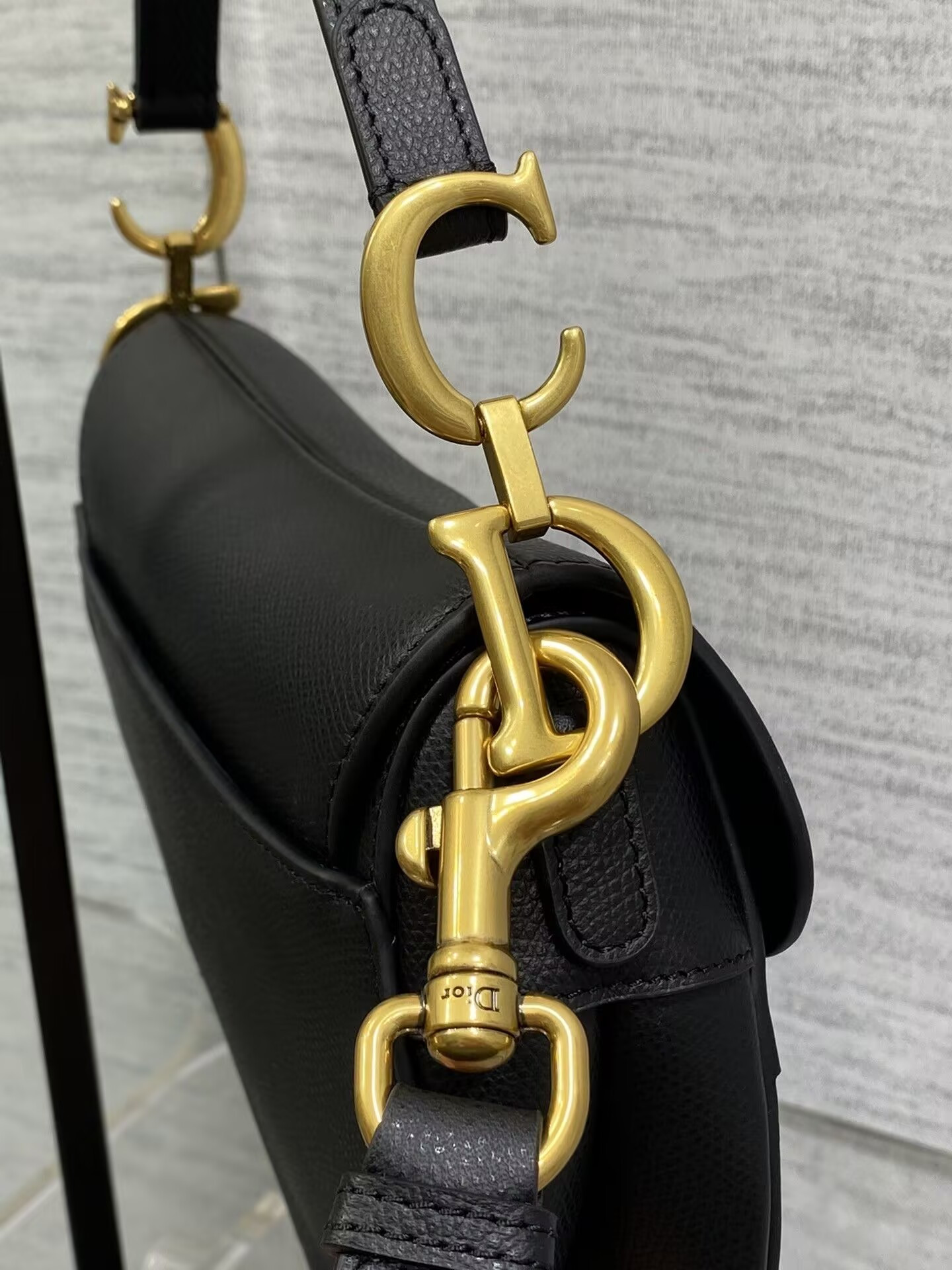 D*or mini saddle bag with strap black grained calfskin 19 x 16 x 5 cm