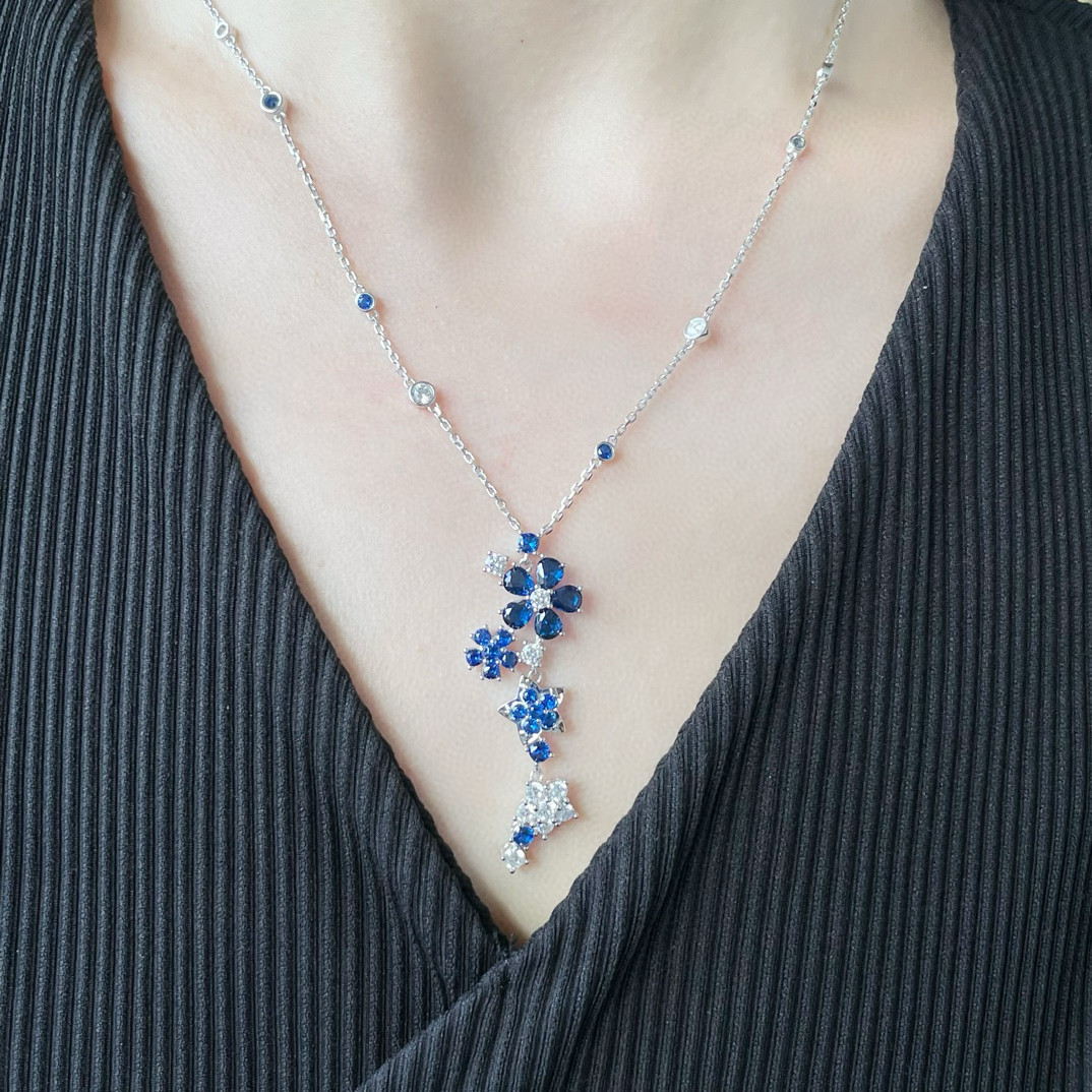 V*N CL*F & arpels colored floral necklace chain length approx 45cm