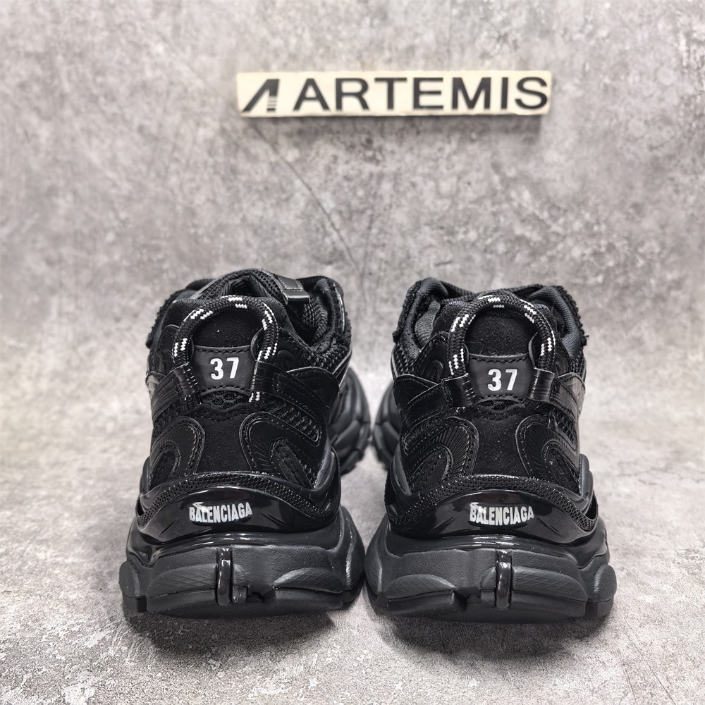 ua Ba*len*cia*ga runner sneaker