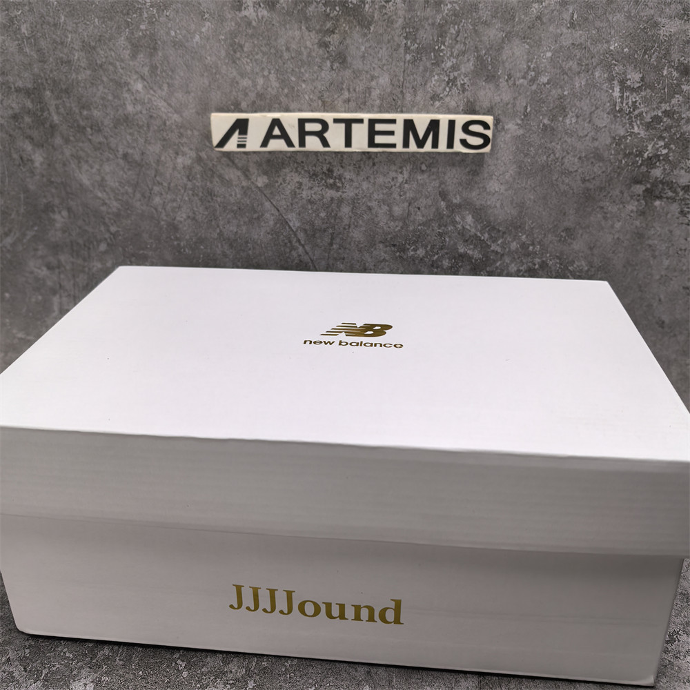 UA New Balance 2002R