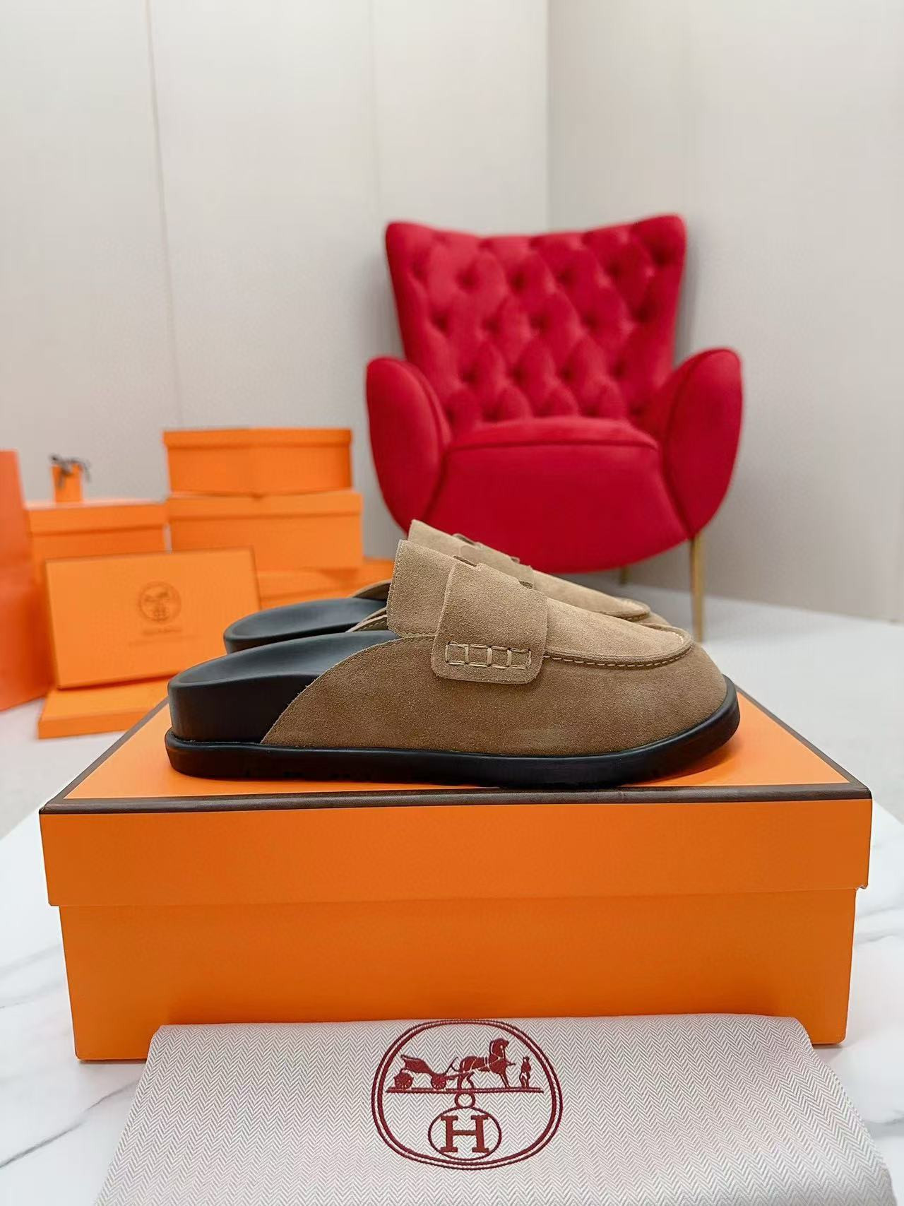 UA Hermès slippers