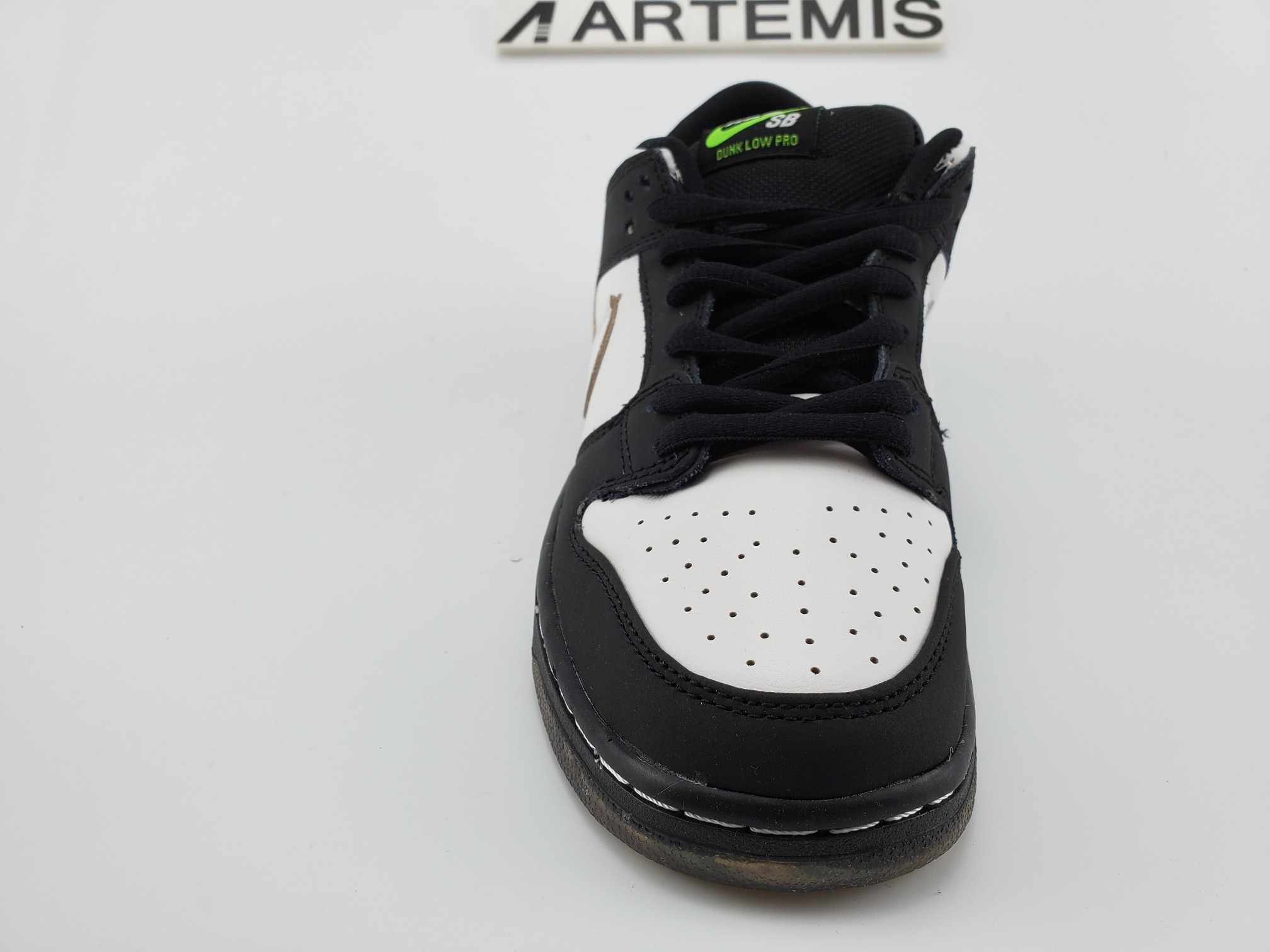 Nike SB Dunk Low Staple Panda Pigeon