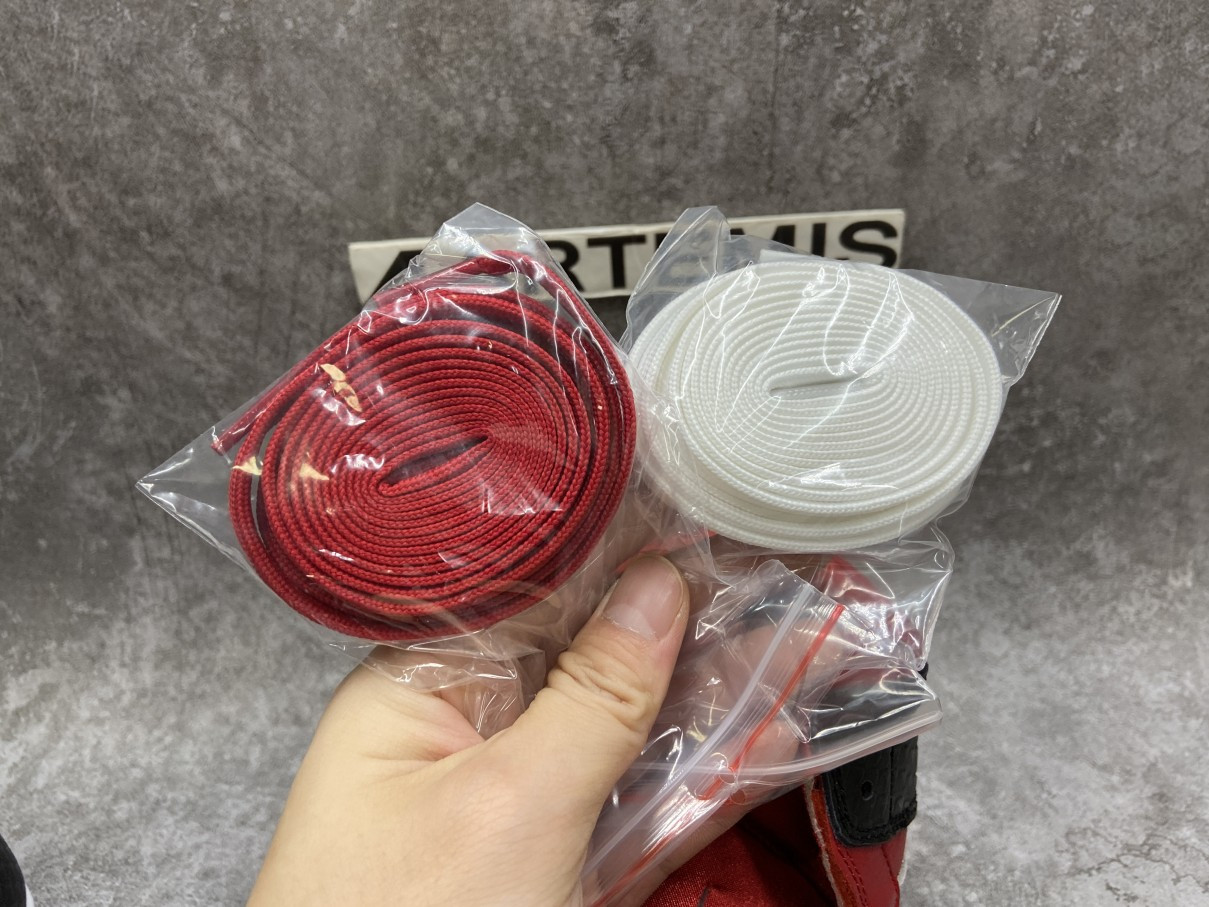 Air Jordan 1 Retro High Satin Snake Chicago