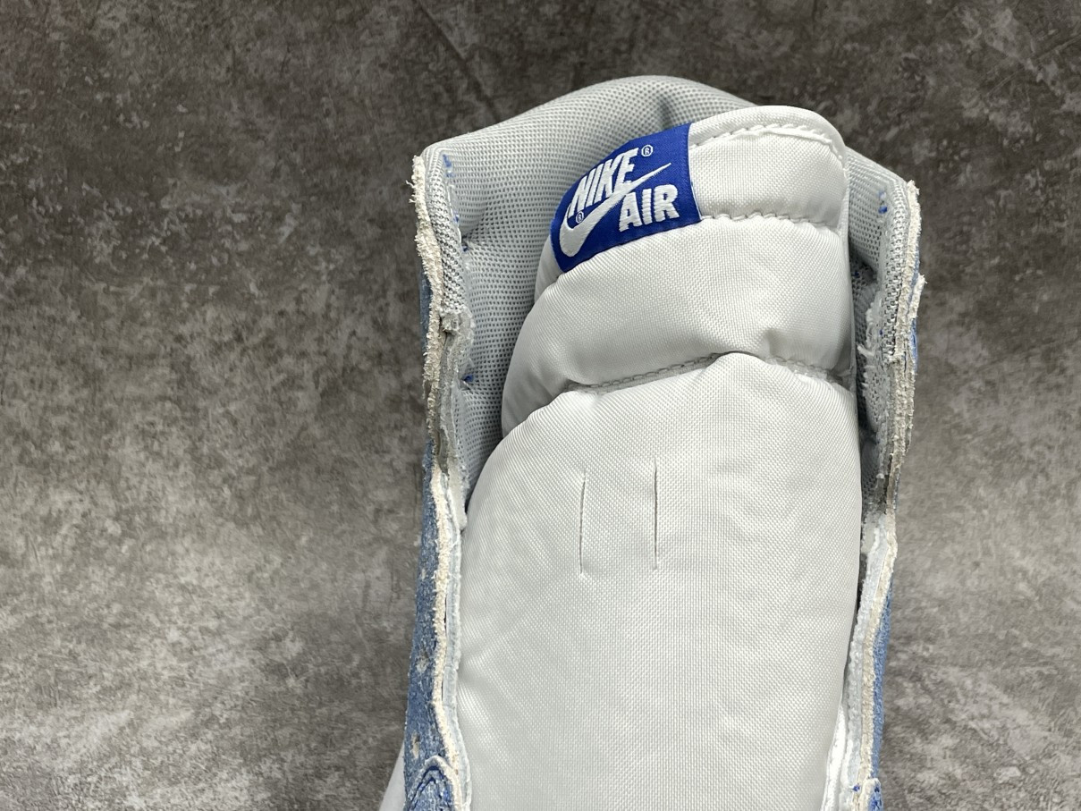 Air Jordan 1 Retro High Hyper Royal Smoke Grey