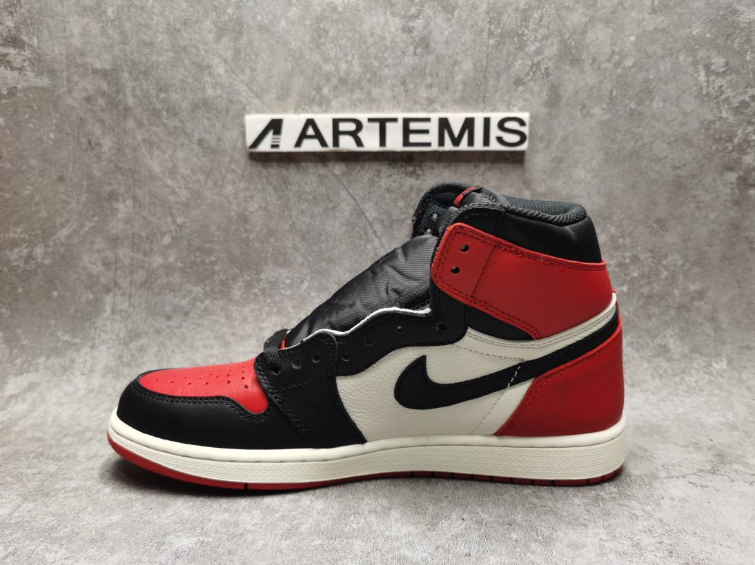 Air Jordan 1 Retro High Bred Toe