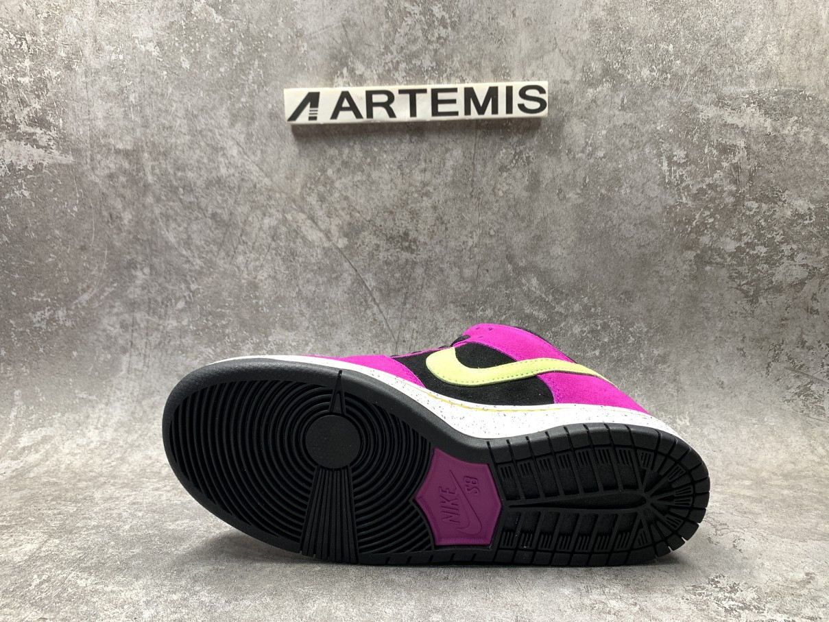 Nike SB Dunk Low Red Plum