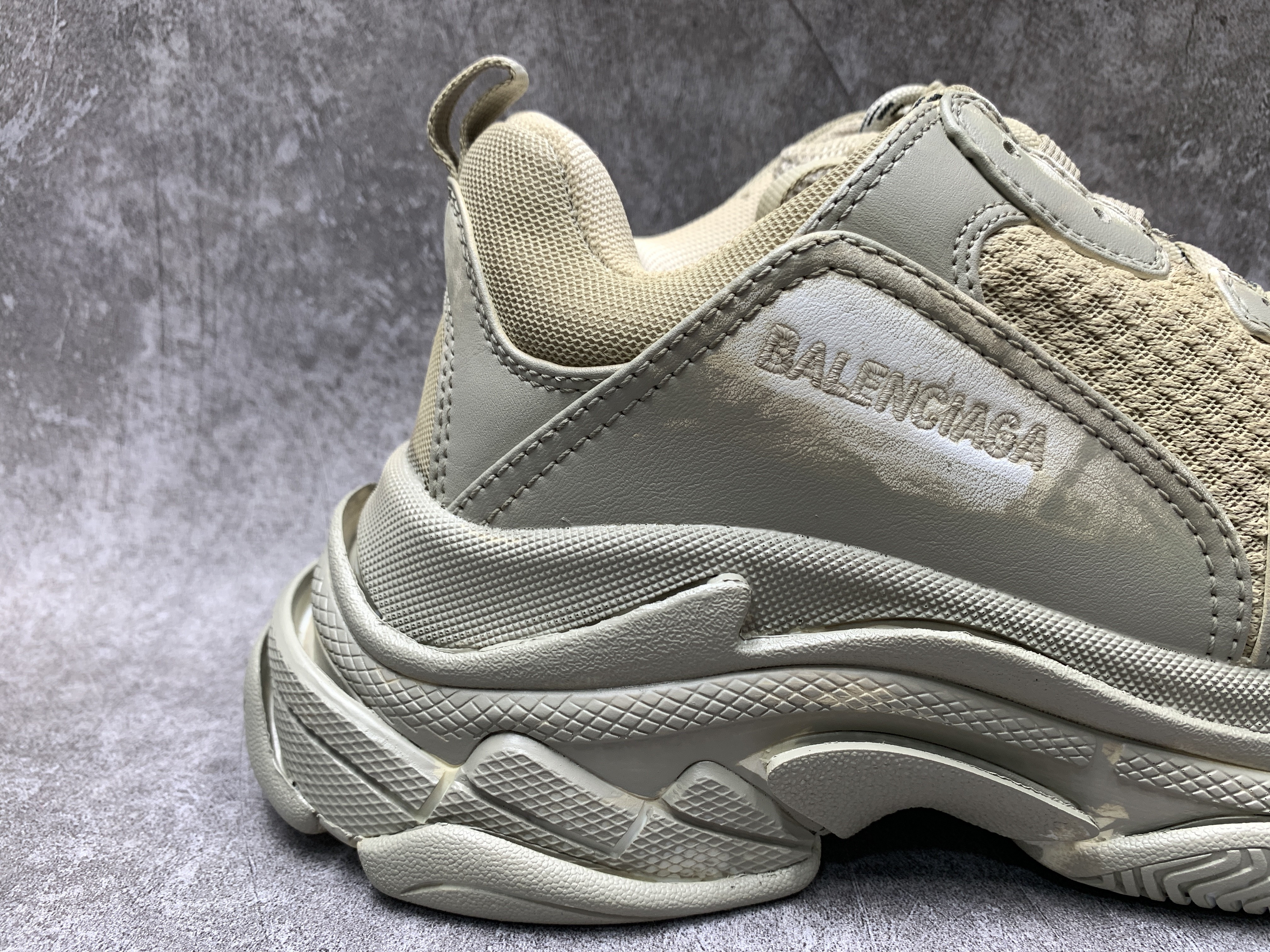 Balenciga Triple S Sneaker Light Beige Faded