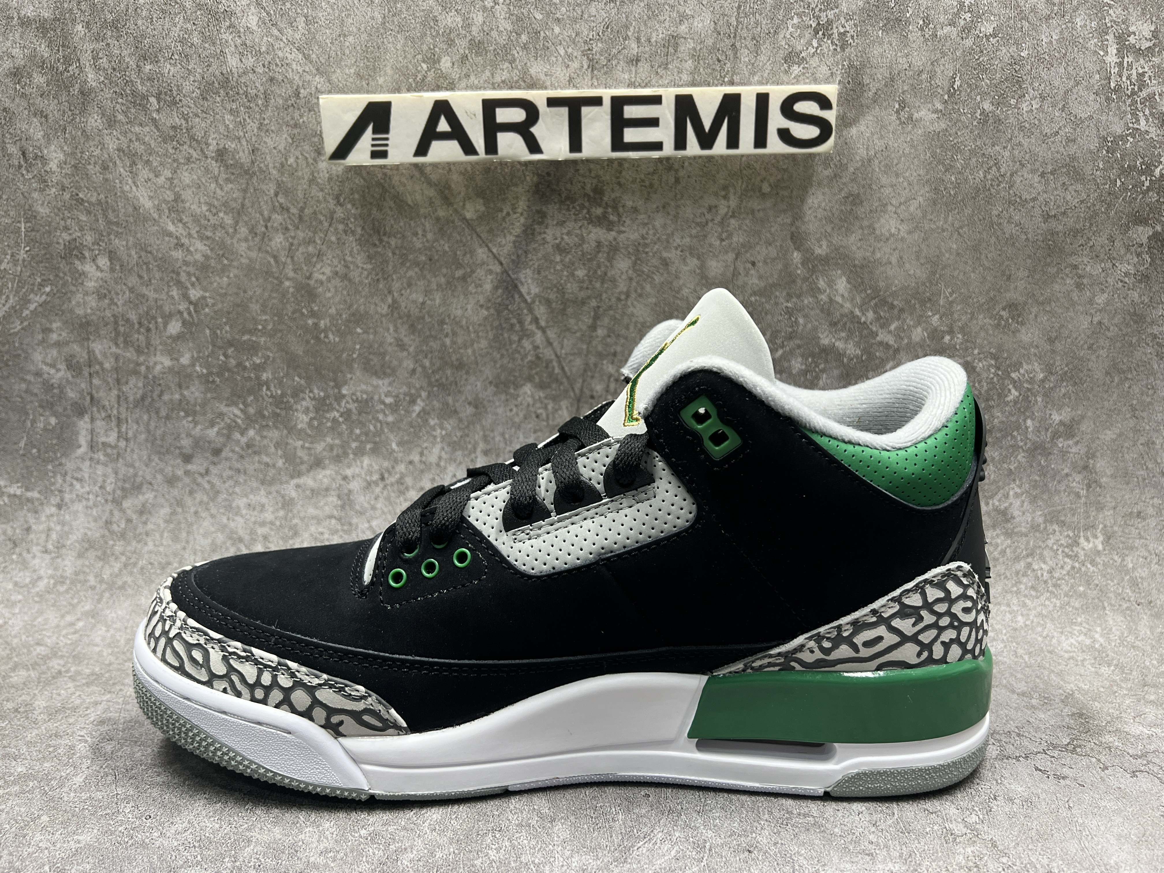 Air Jordan 3 Retro Pine Green