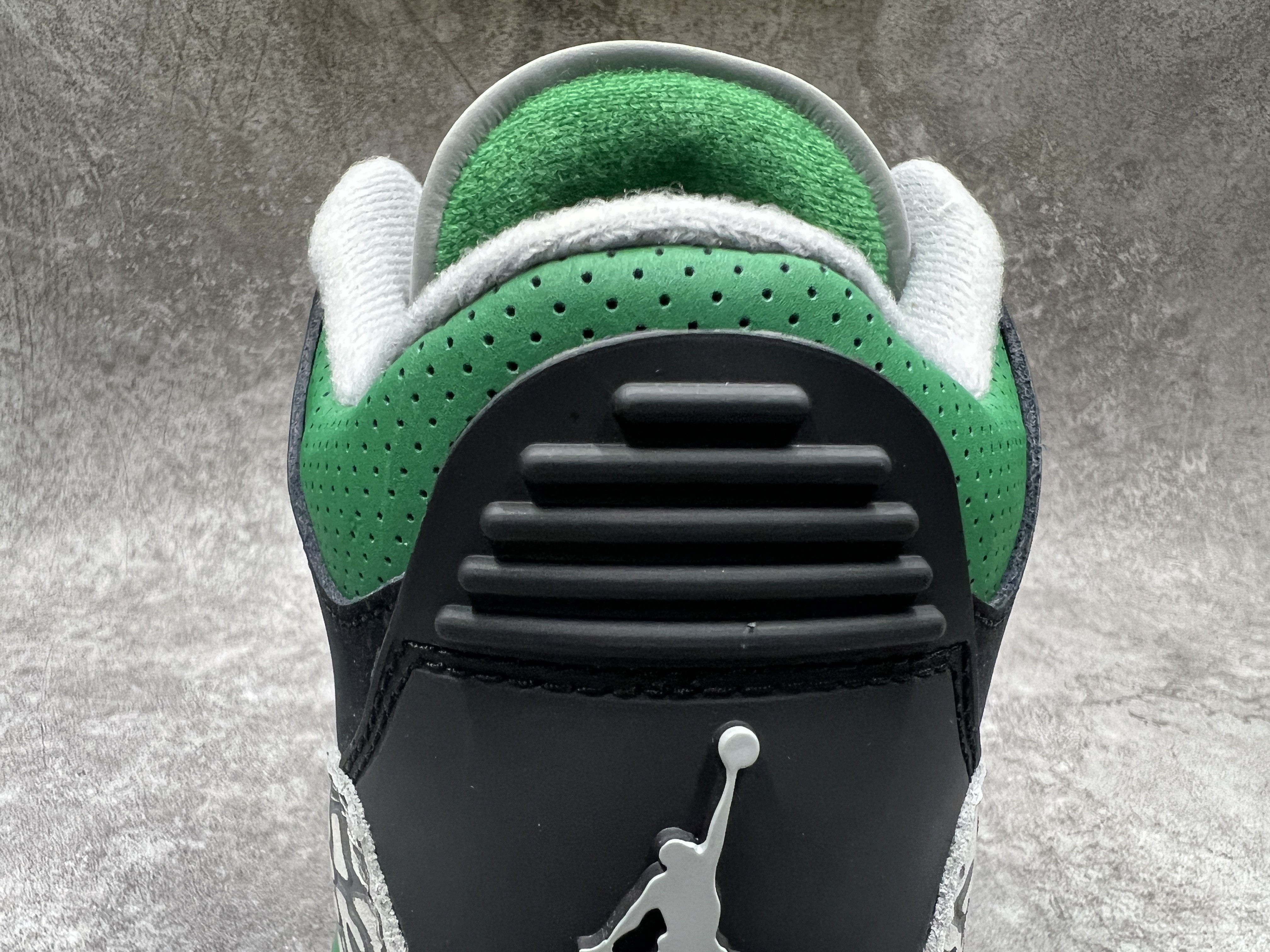 Air Jordan 3 Retro Pine Green