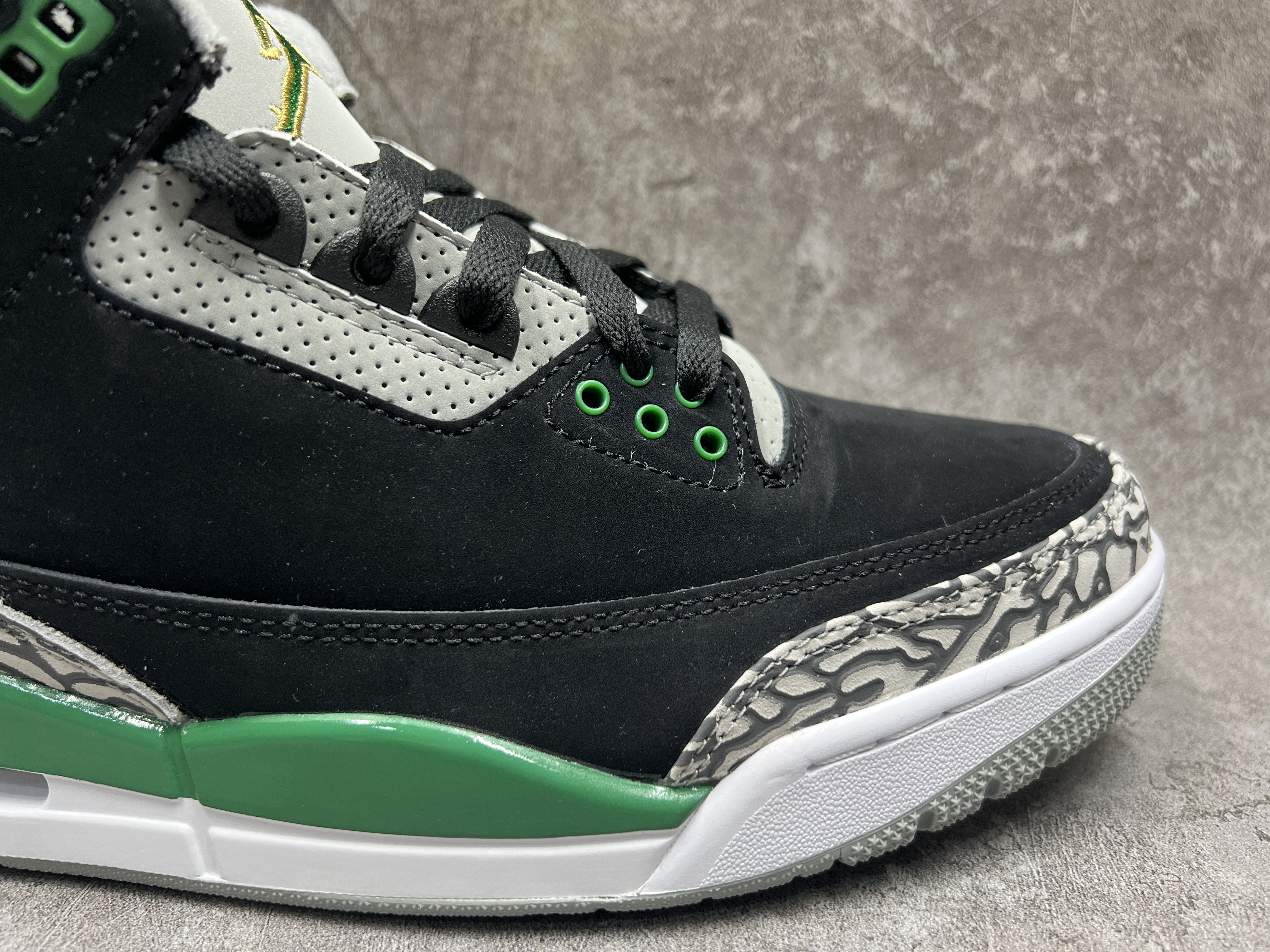 Air Jordan 3 Retro Pine Green