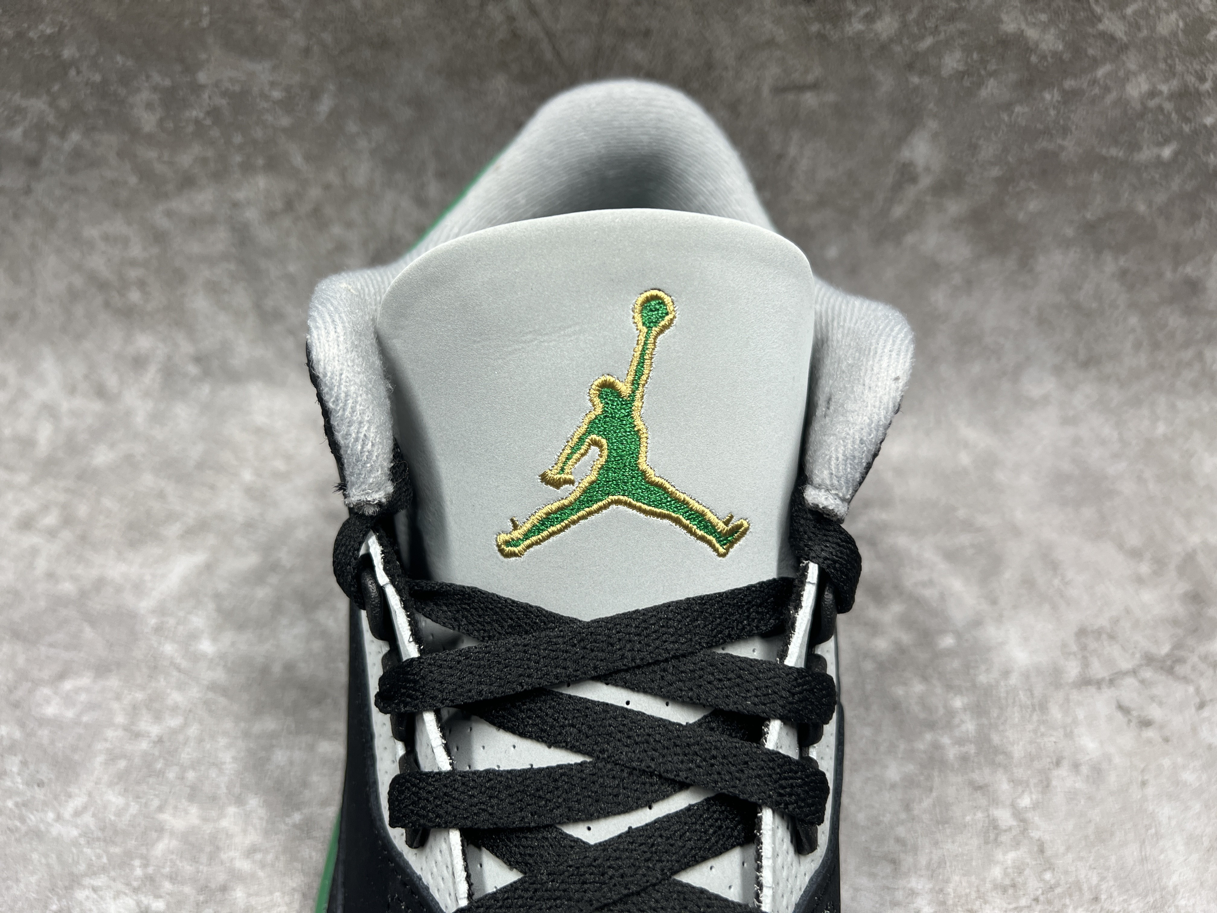 Air Jordan 3 Retro Pine Green