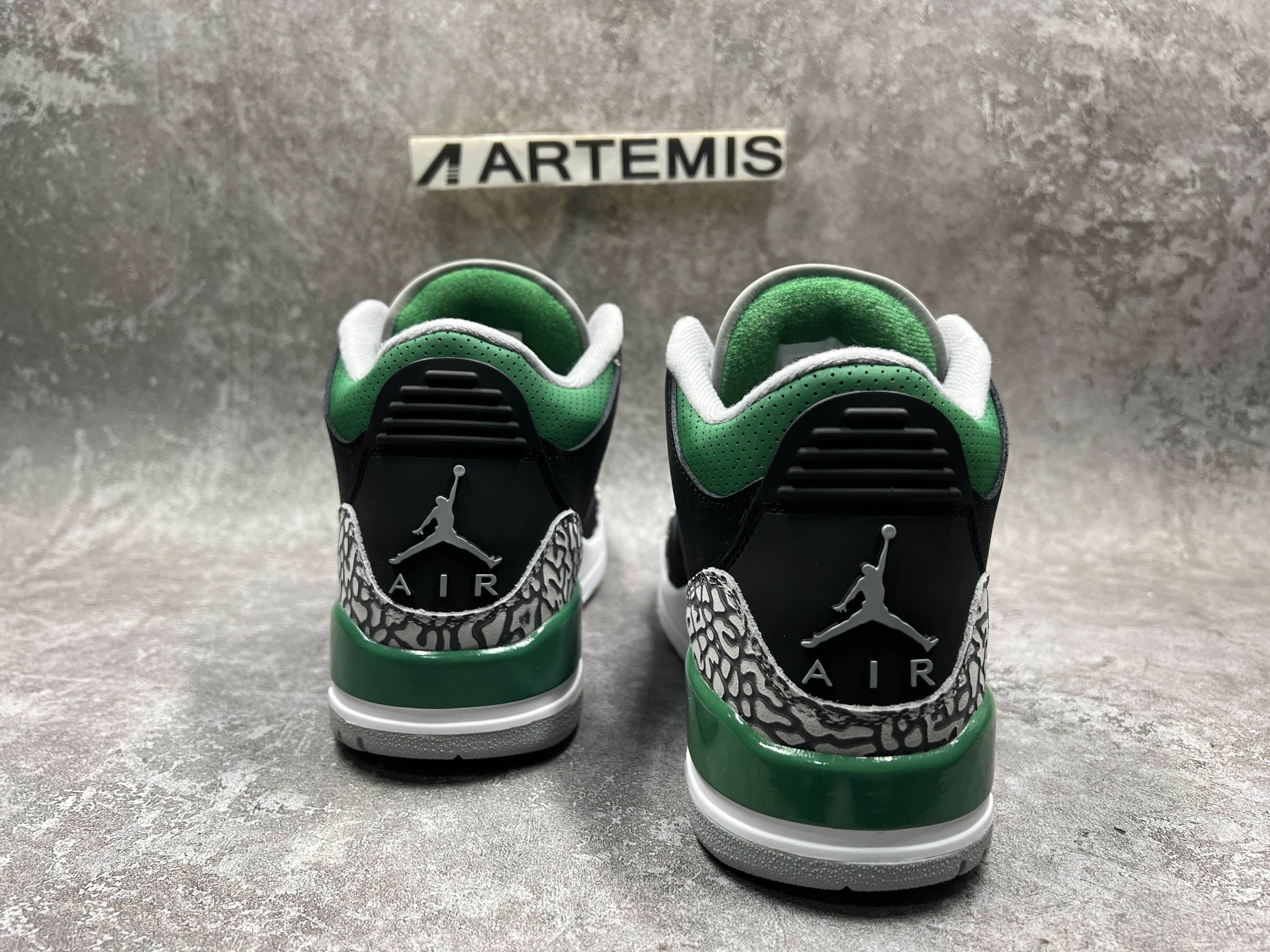Air Jordan 3 Retro Pine Green