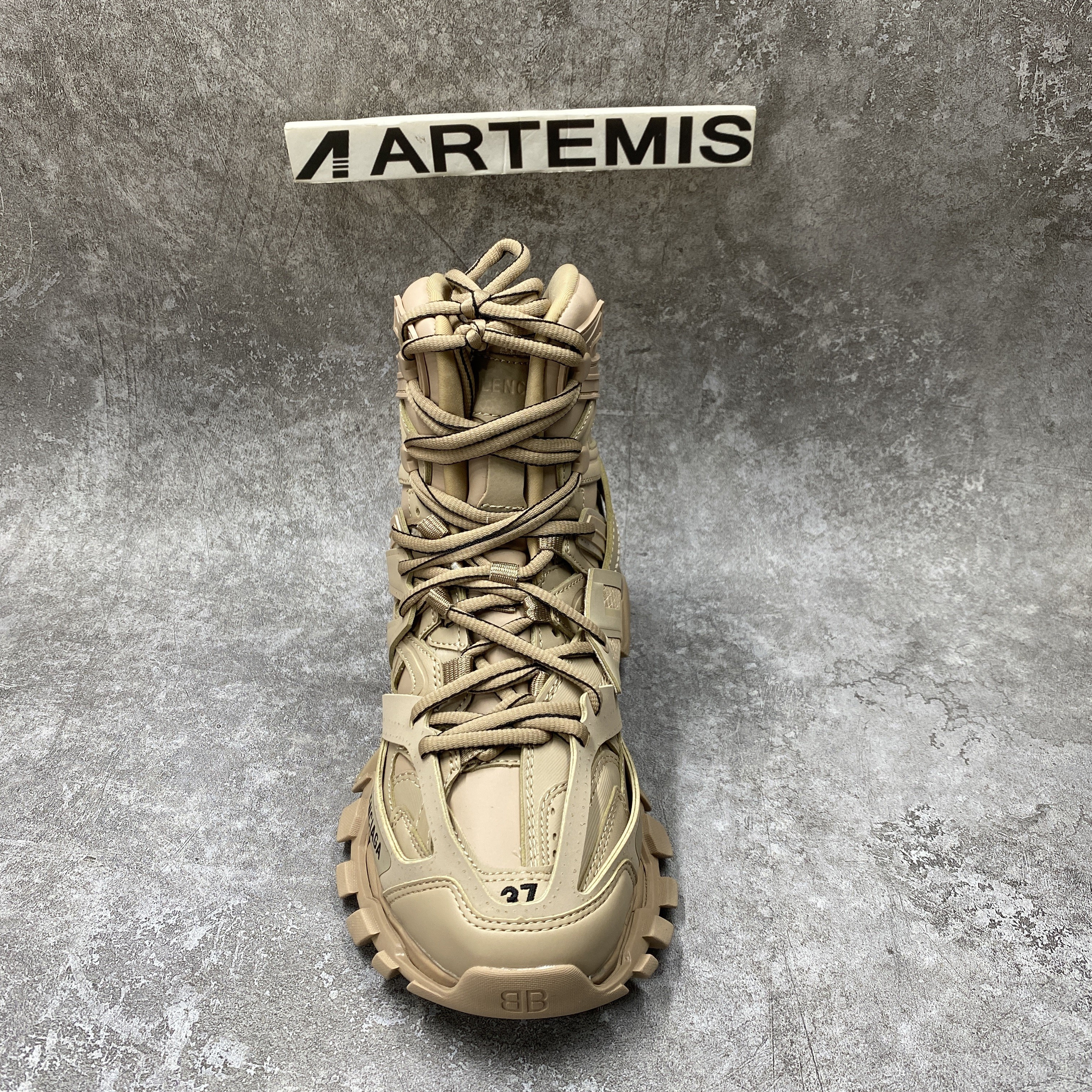 Balenciga Track Hike Beige