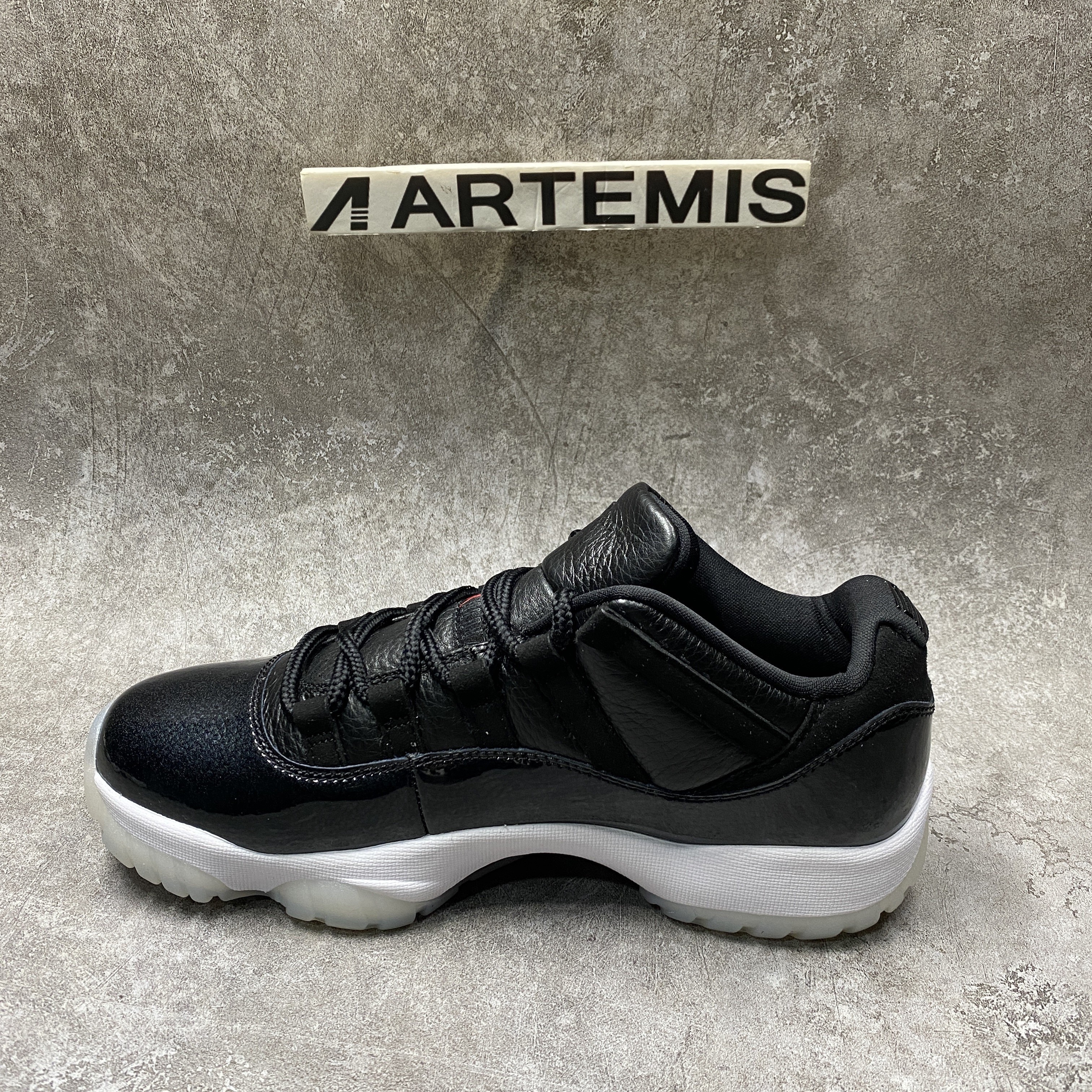 Air Jordan 11 Retro Low 72-10
