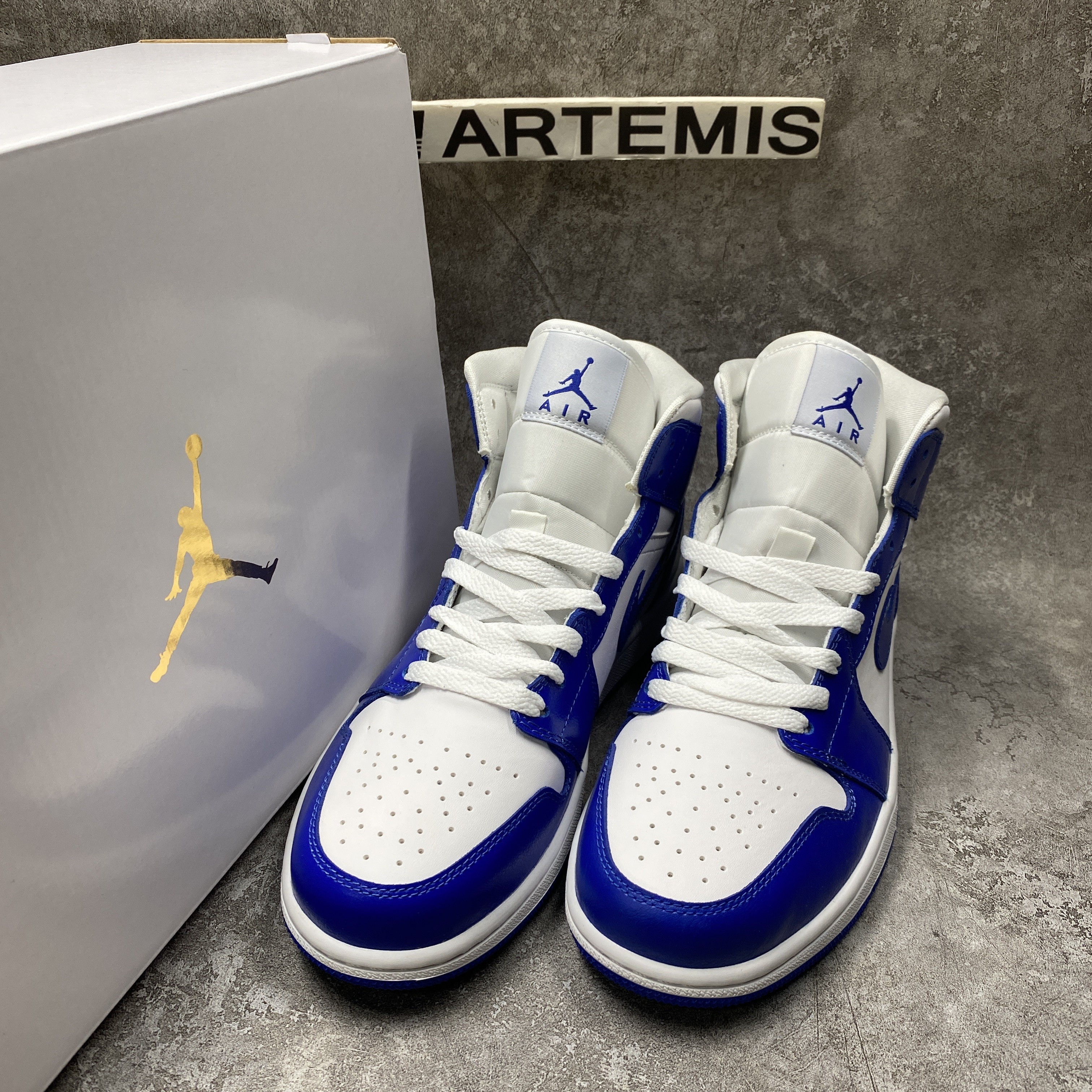 Air Jordan 1 Mid Kentucky Blue