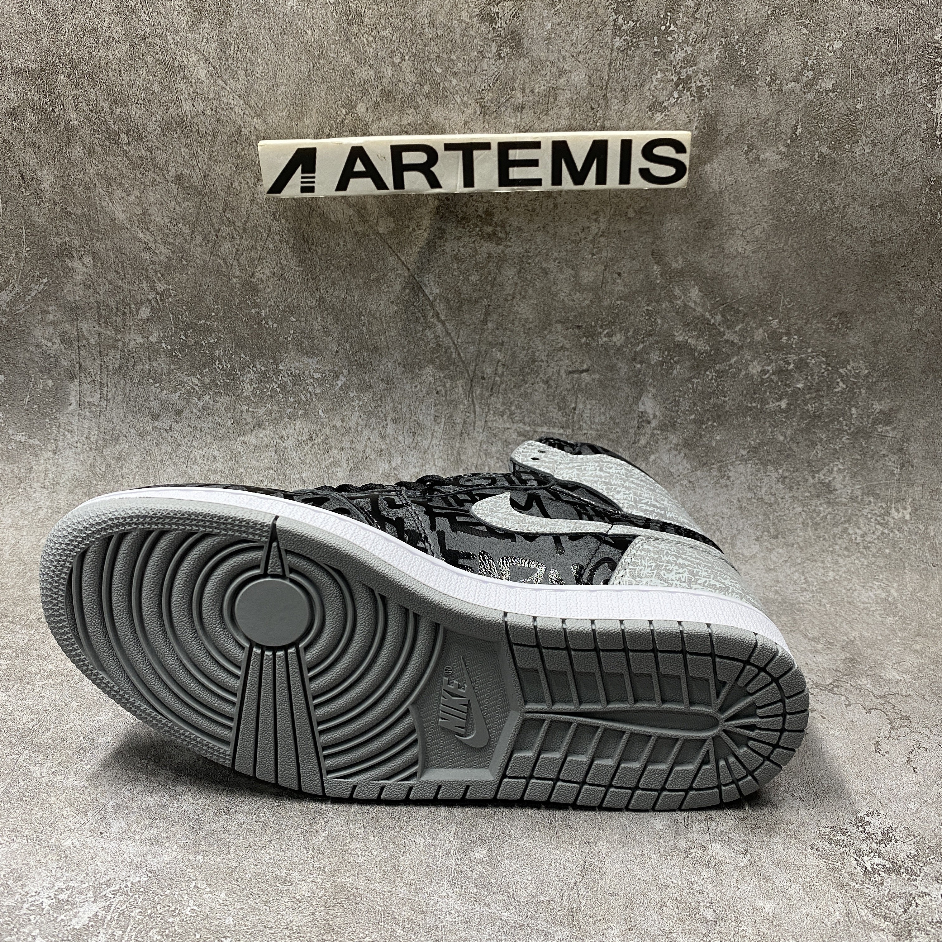 Air Jordan 1 Retro High OG Rebellionaire