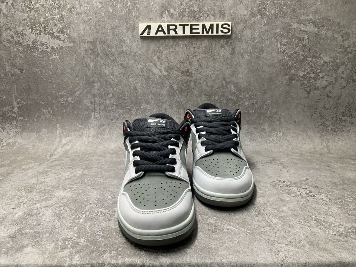 Nike SB Dunk Low VX1000