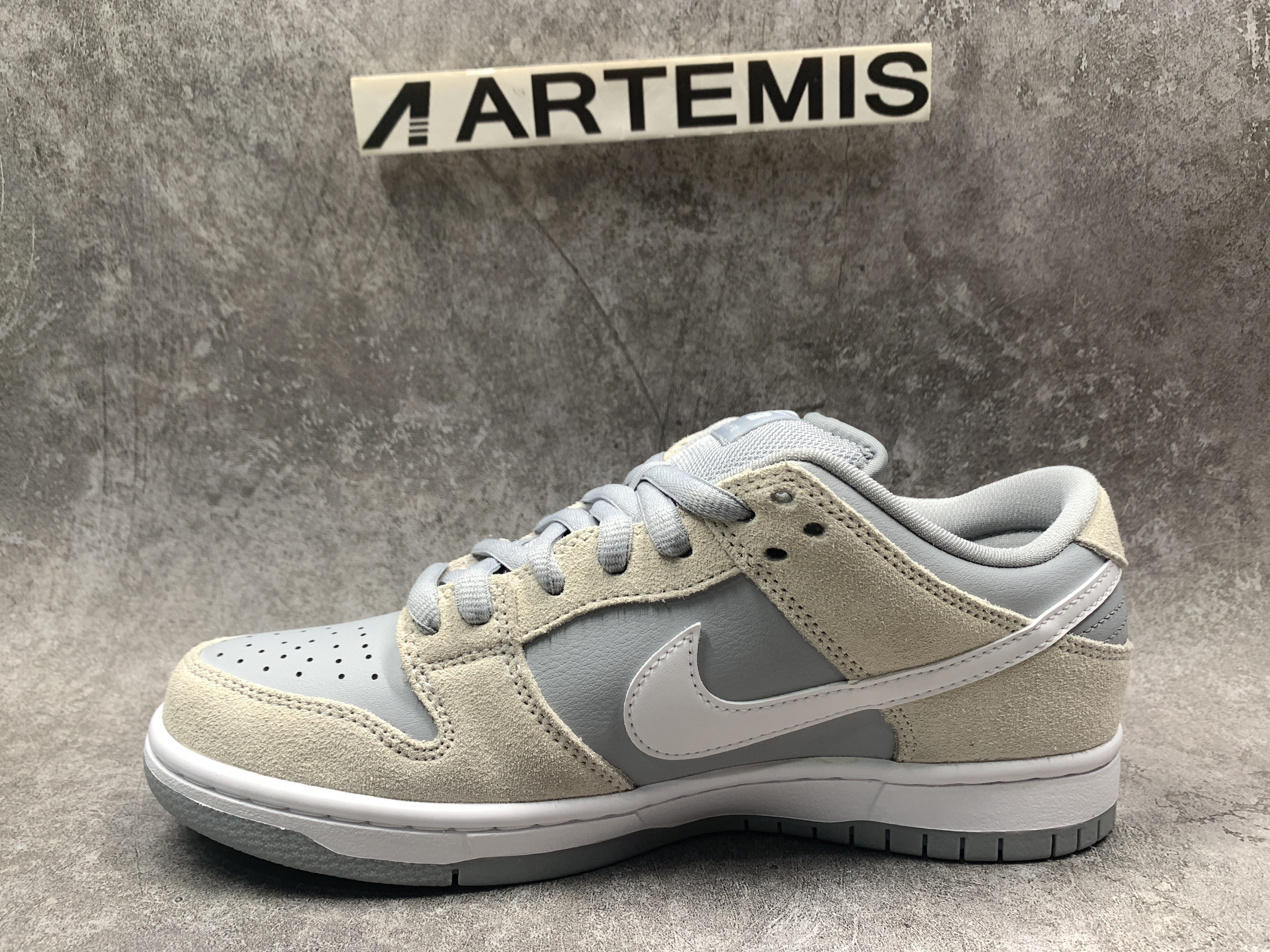Nike SB Dunk Low Summit White Wolf Grey