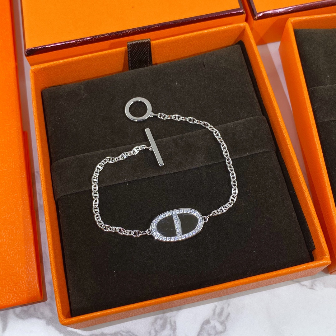 Hermès Round H Pendant Bracelet