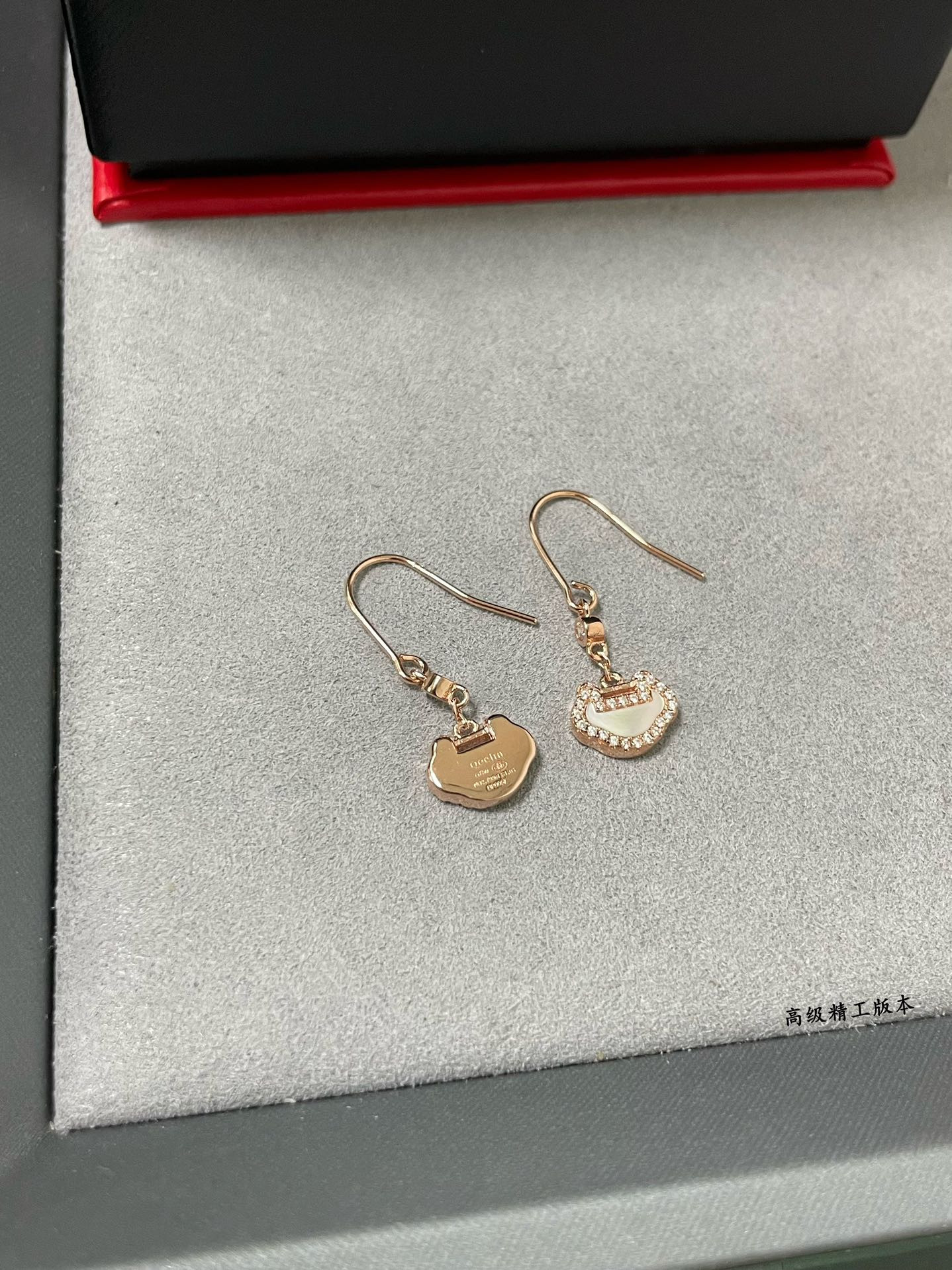 Qeelin White Mother-of-Pearl Ruyi Earrings