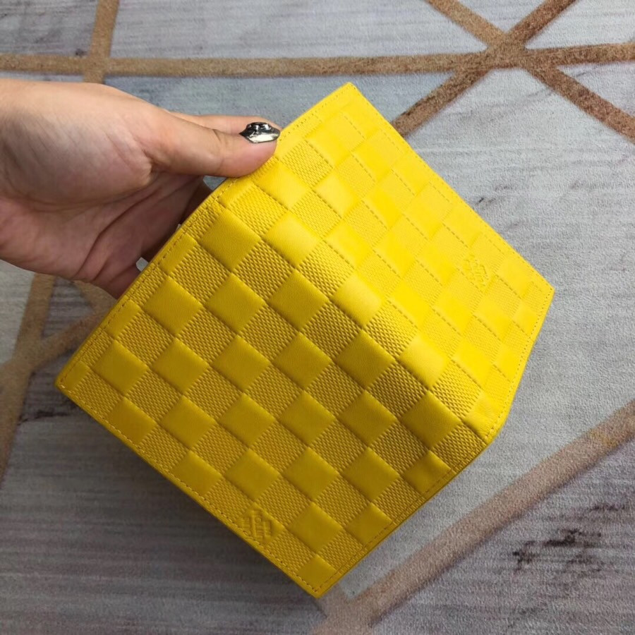 LV Passport cover Size:10*14*2.5cm