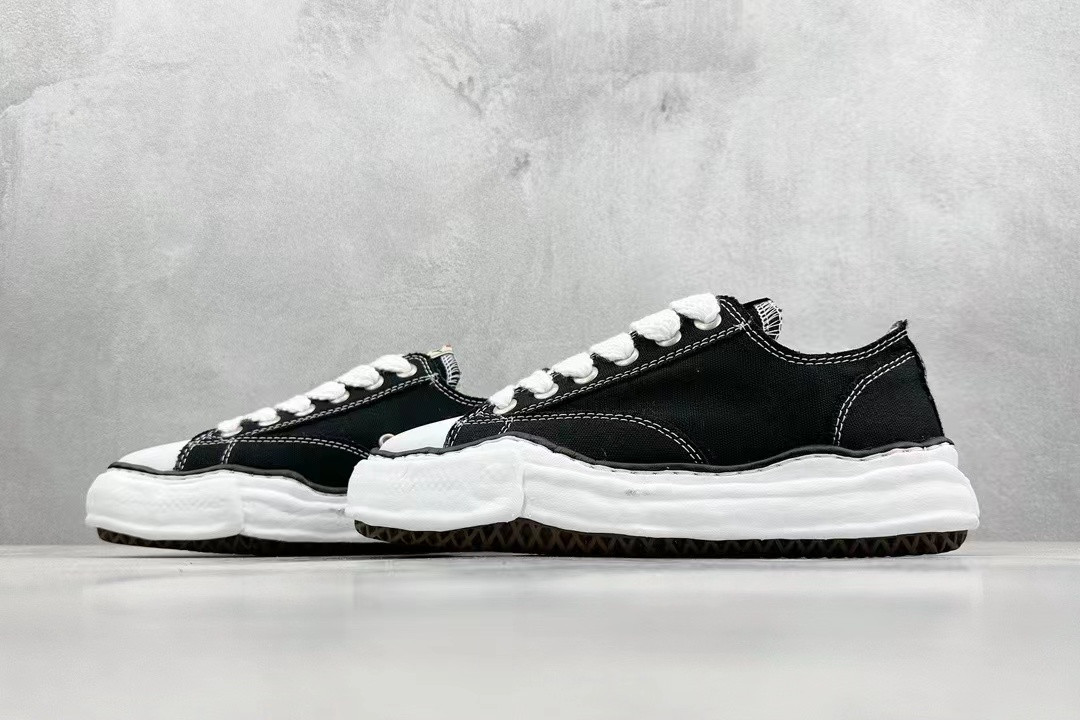 ua Ma*s*n mihara yasuhiro peterson low canvas black