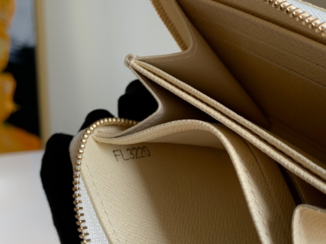 LV ZIPPY COIN PURSE PADLOCK N63069