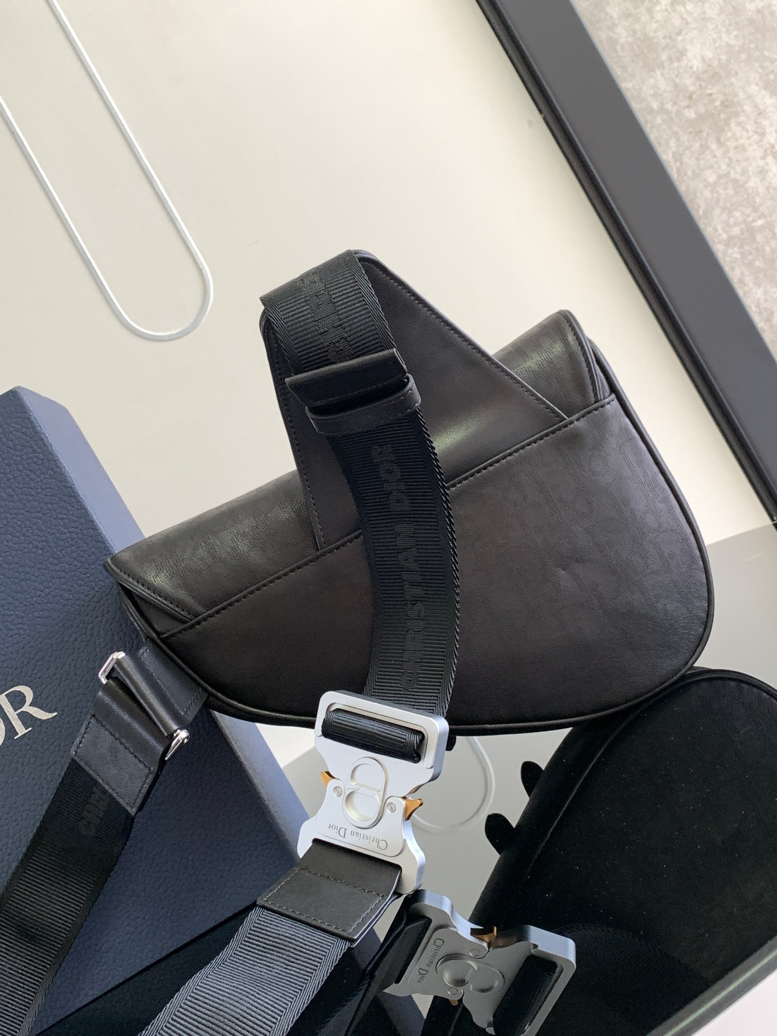 ch**an D*or D*or homme bags leather black 26 x 19 x 4.5 cm