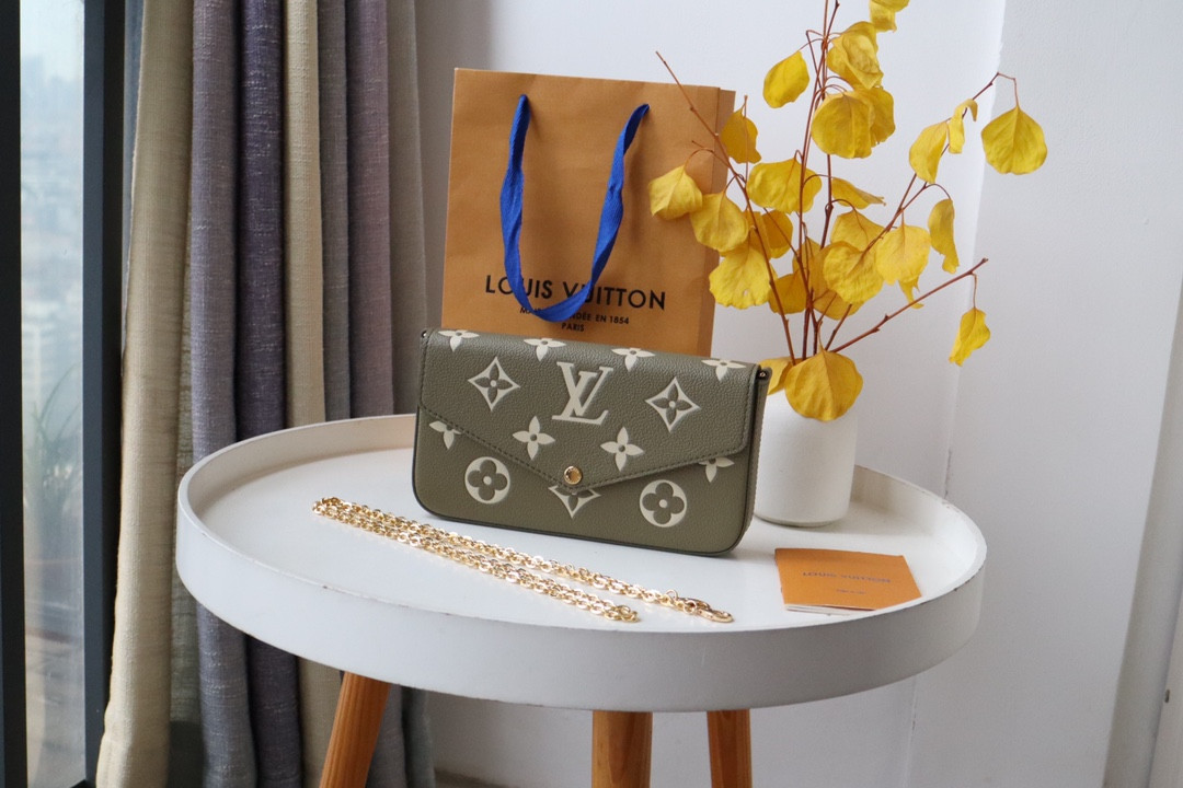 LV FÉLICIE POCHETTE M69977