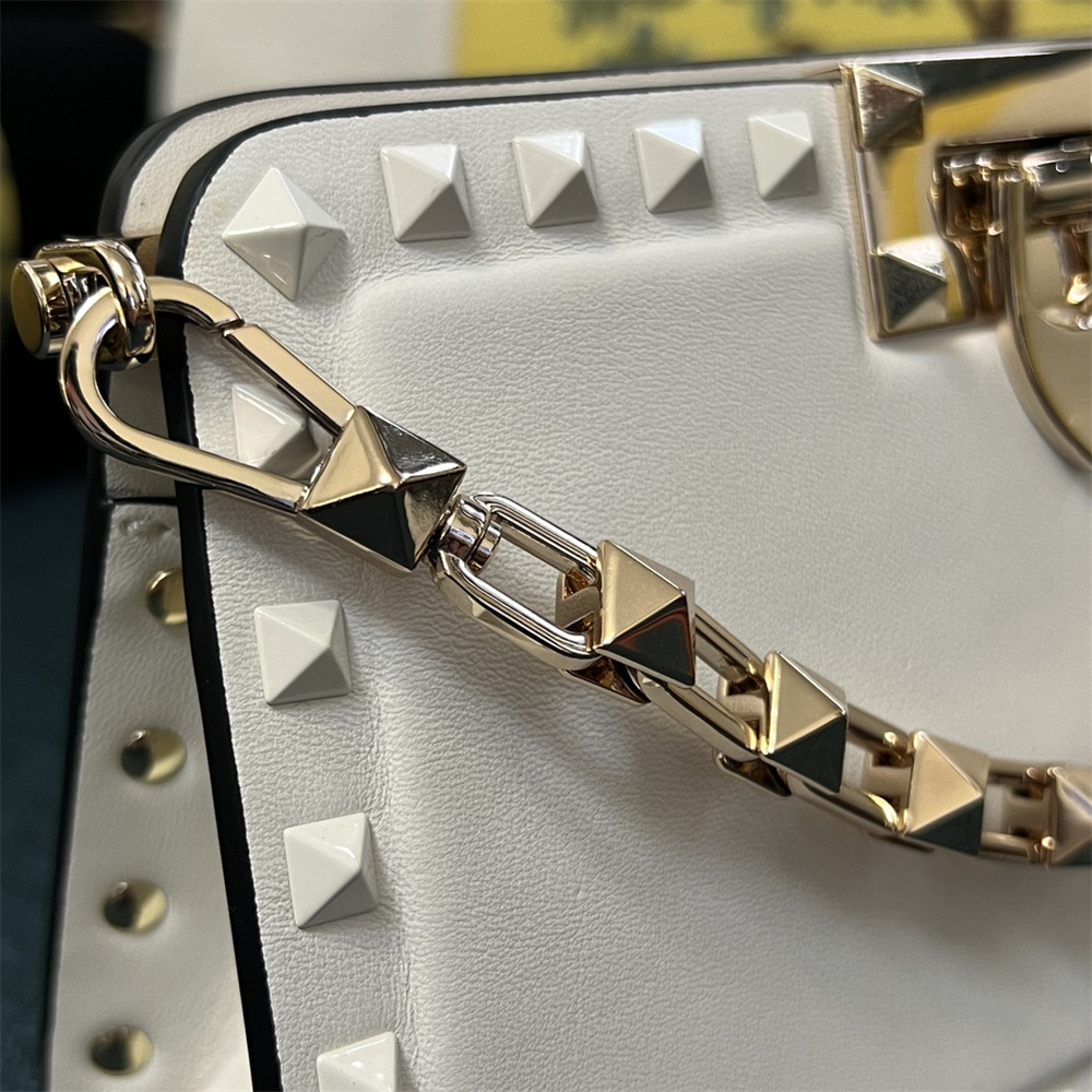 VALENTINO GARAVANI ROCKSTUD23 SMALL SMOOTH CALFSKIN SHOULDER BAG IVORY