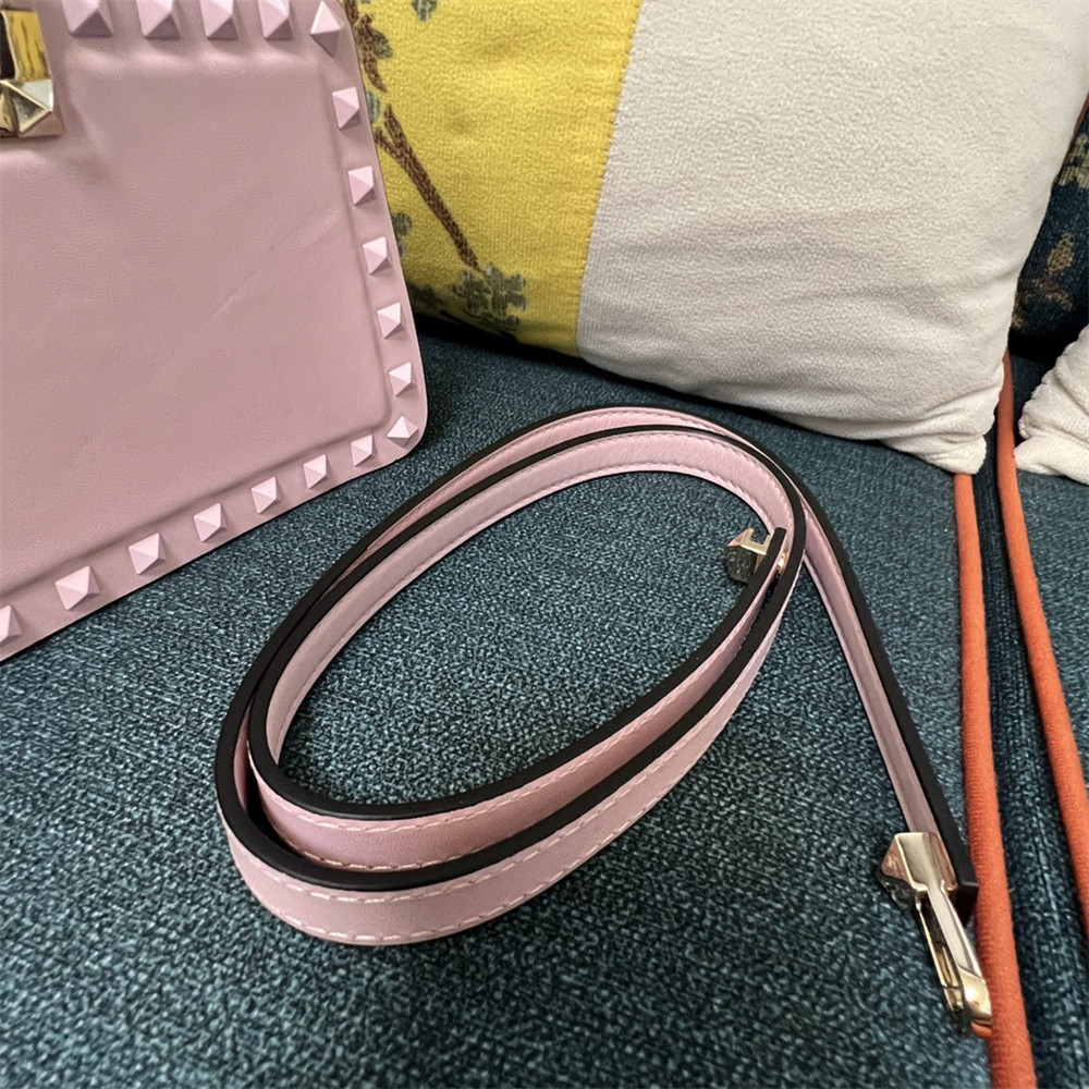 VALENTINO GARAVANI ROCKSTUD23 SMALL SMOOTH CALFSKIN SHOULDER BAG PINK