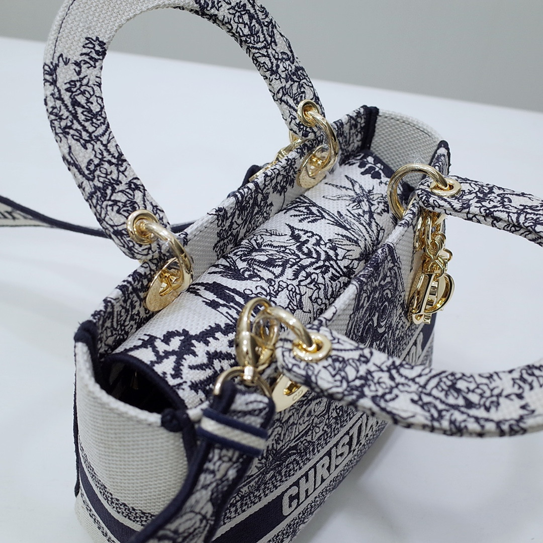 medium D*or lady d-lite bag 24 x 20 x 11 cm