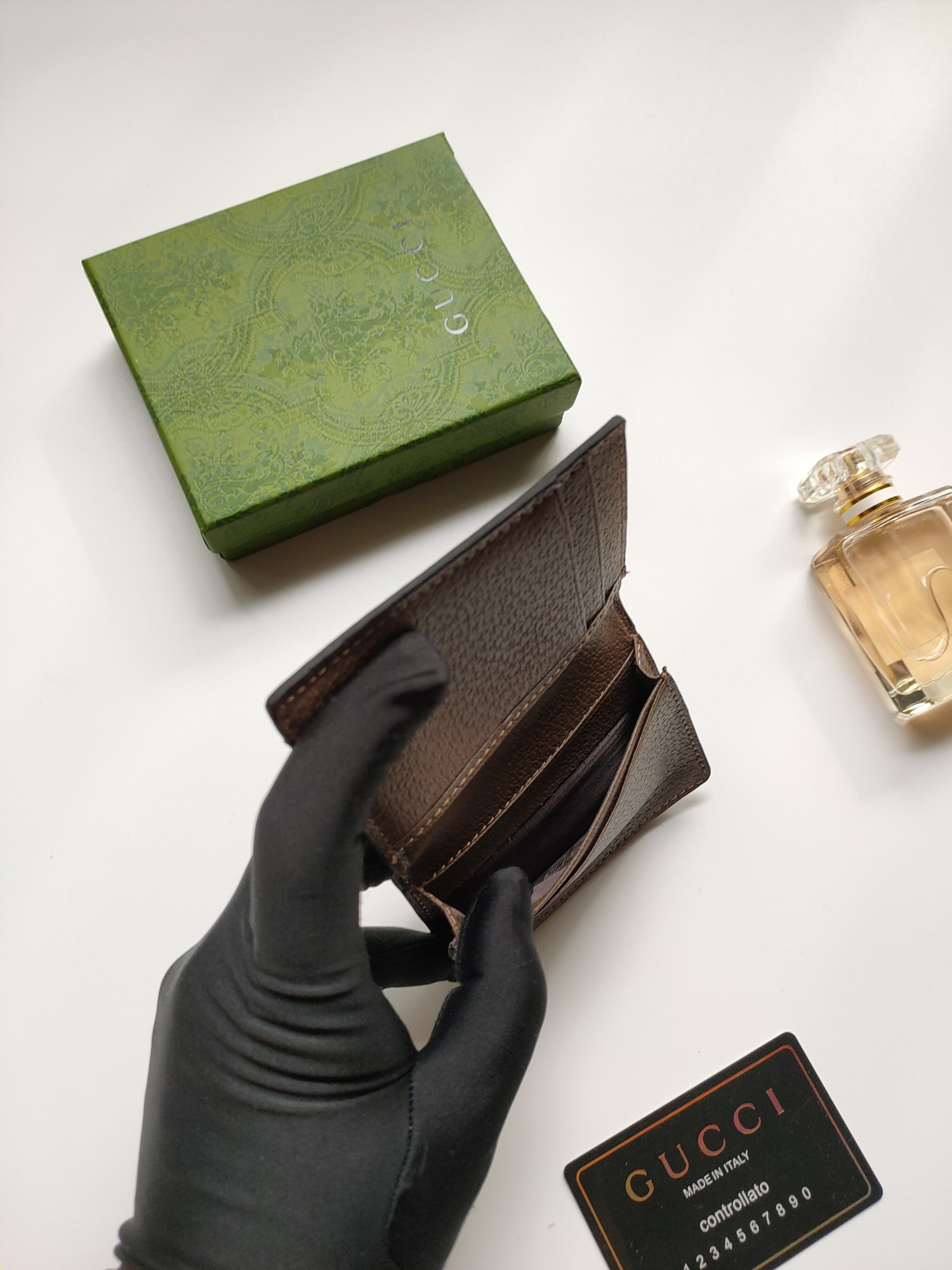 G*u*i gg card case wallet