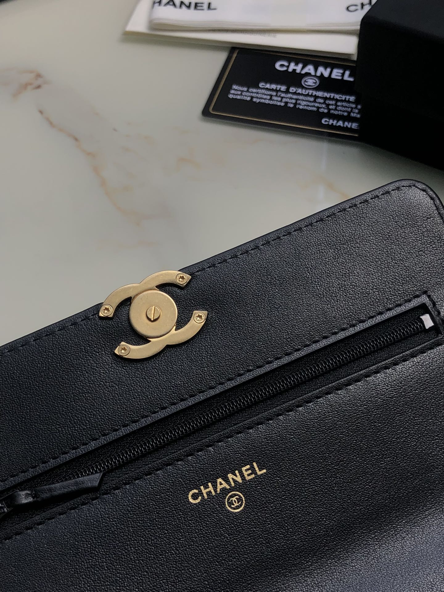 Ch*el classic wallet on chain black 4.8 × 7.5 × 1.4 in