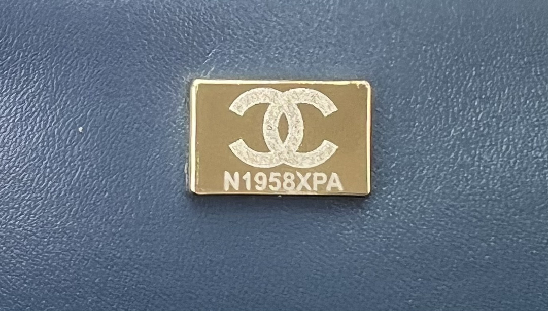 Ch*el classic 11.12 handbag tweed & gold-tone metal   6 × 9.9 × 2.5 in