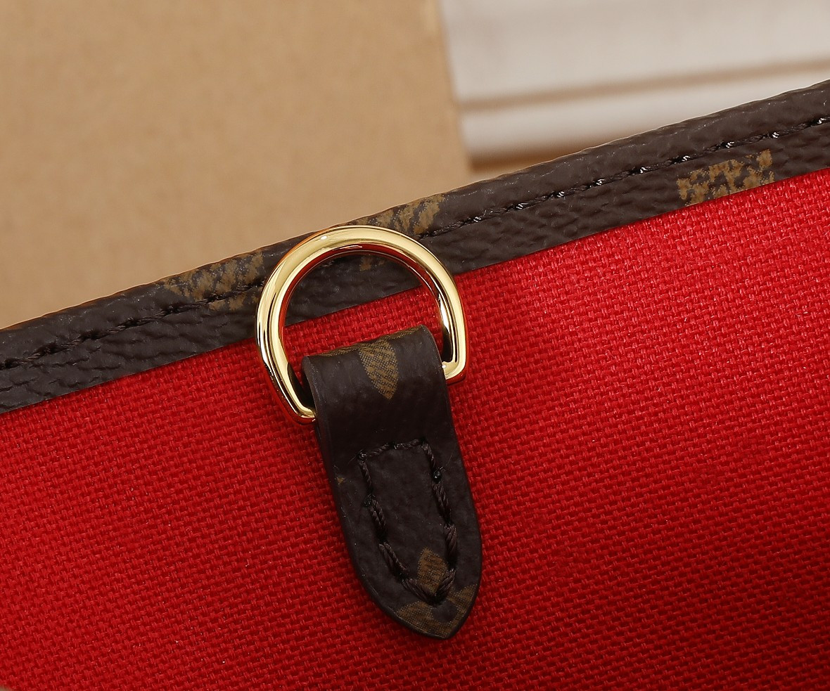 LV OnTheGo BB M46839 7.1 x 5.9 x 3.3 inches