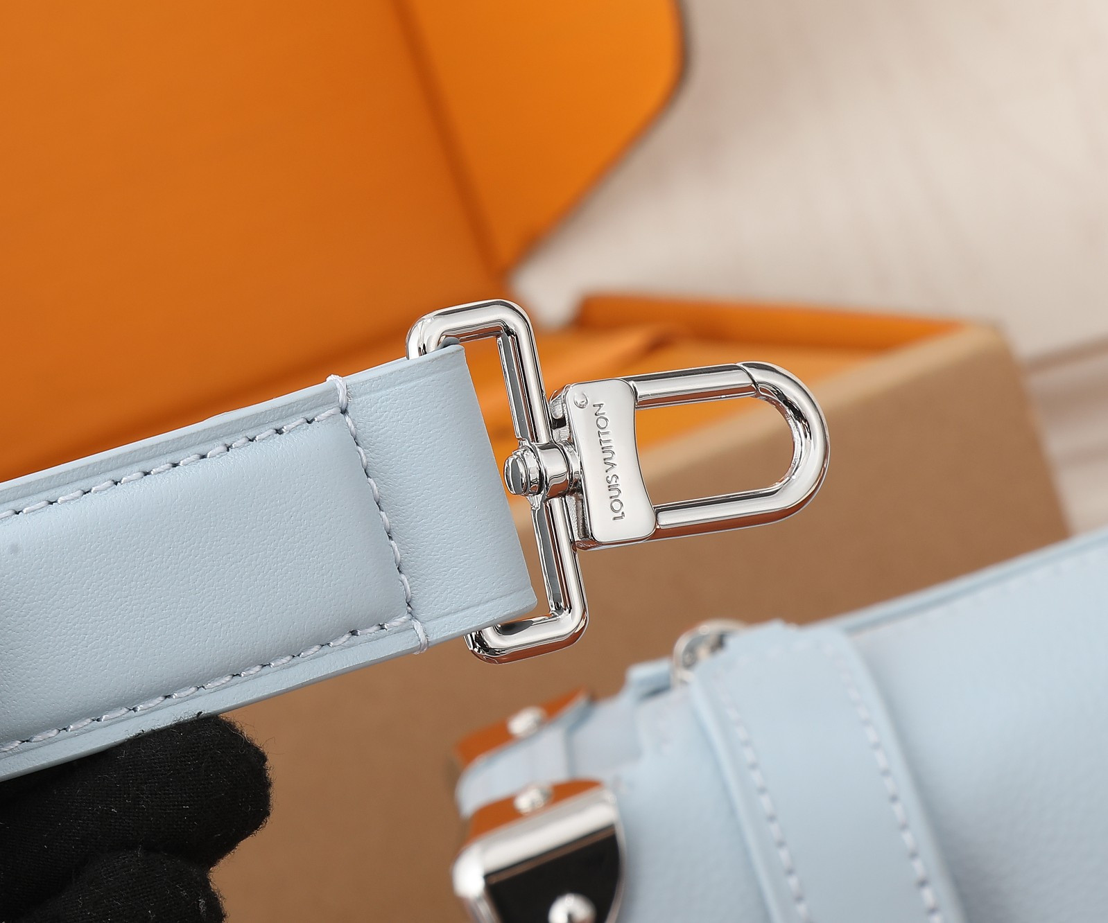 LV Side Trunk PM M25067   7.1 x 4.9 x 3.1 inches