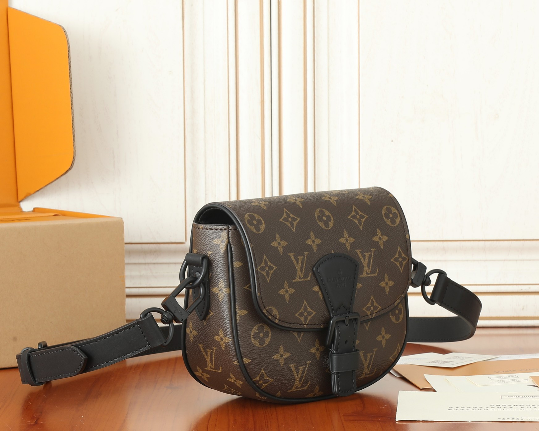 LV Montsouris Messenger PM M47060 7.9 x 6.7 x 2.8 inches